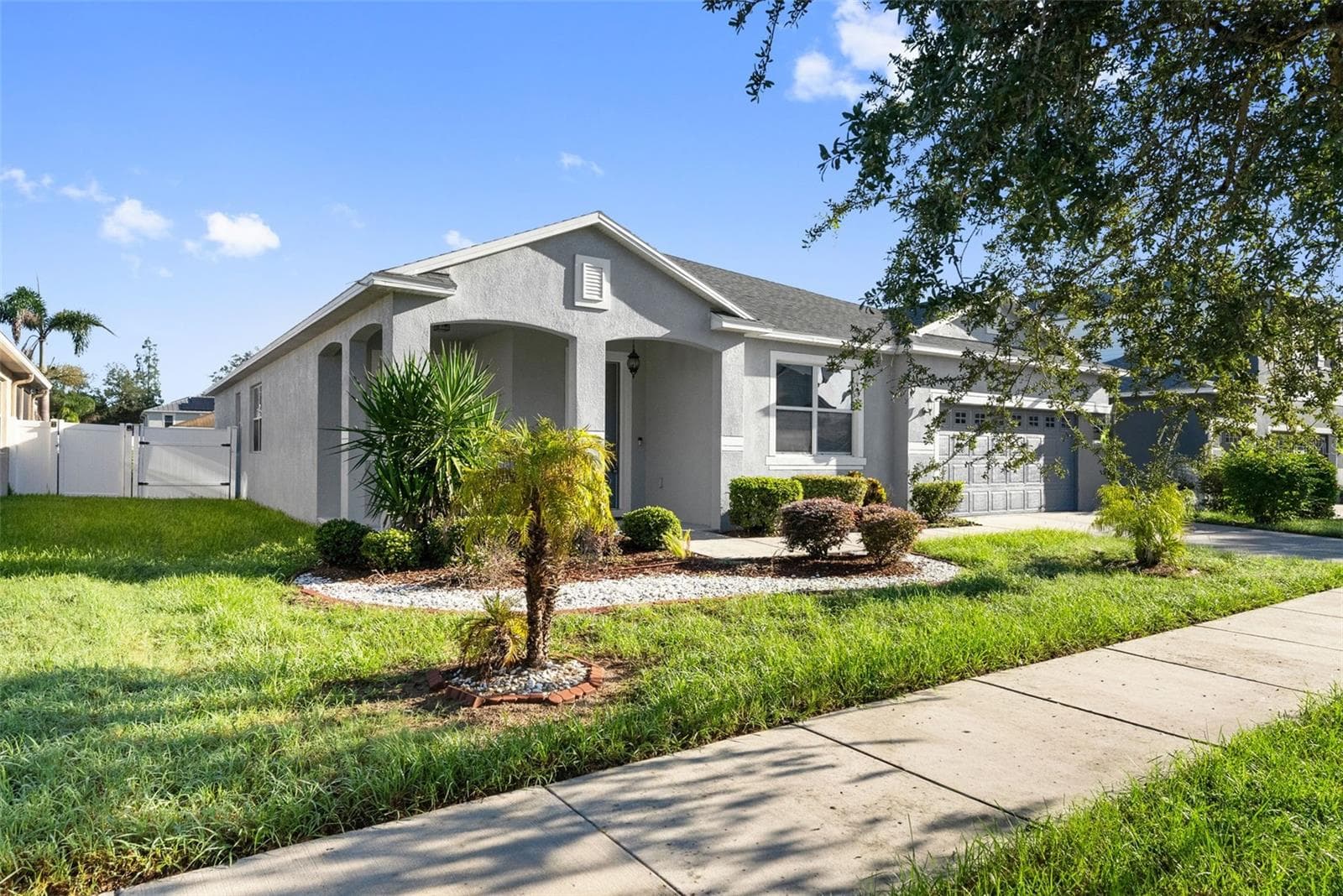 Single Family Residence at 11114 HARTFORD FERN DR, RIVERVIEW, photo 2 of 37