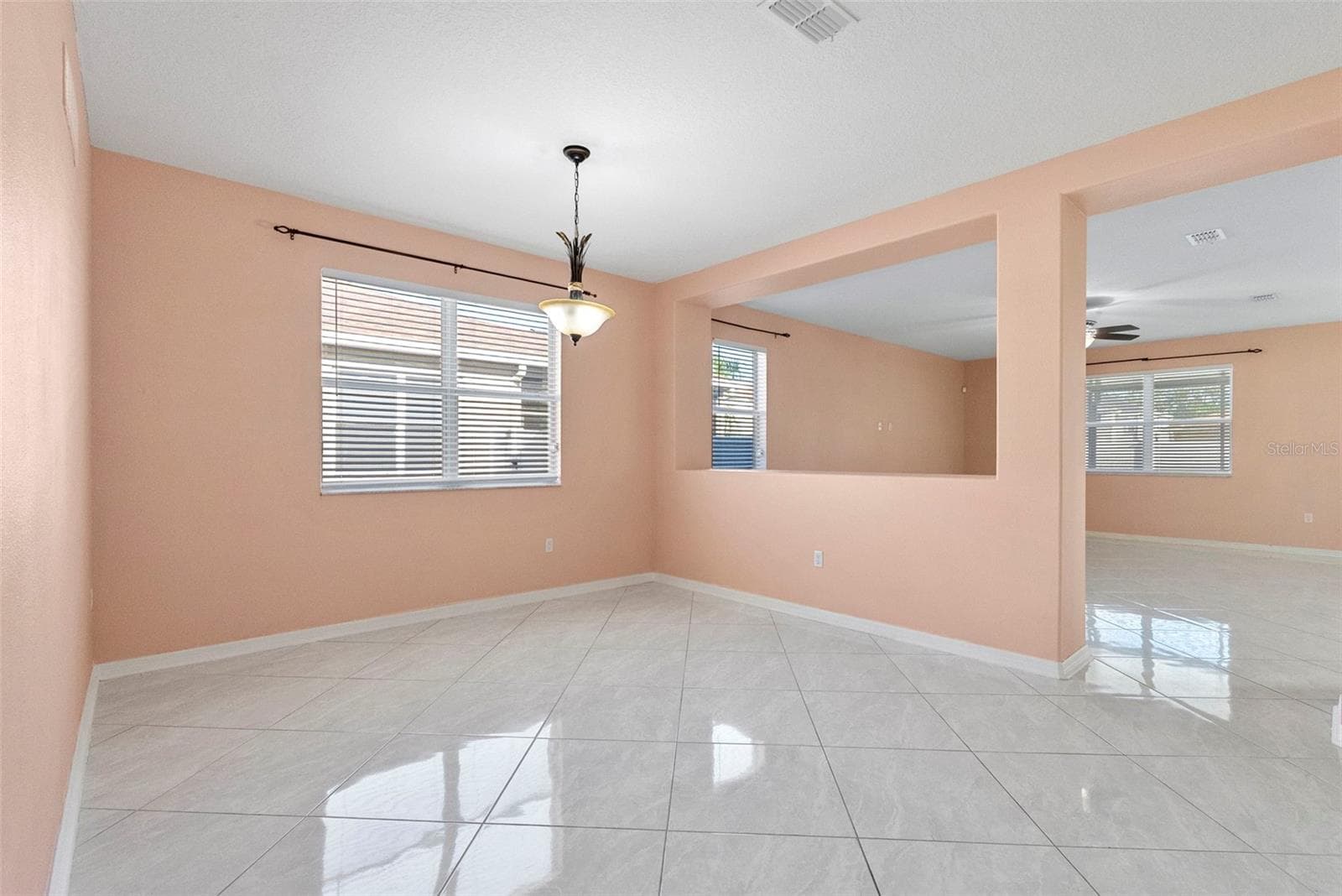 Single Family Residence at 11114 HARTFORD FERN DR, RIVERVIEW, photo 7 of 37