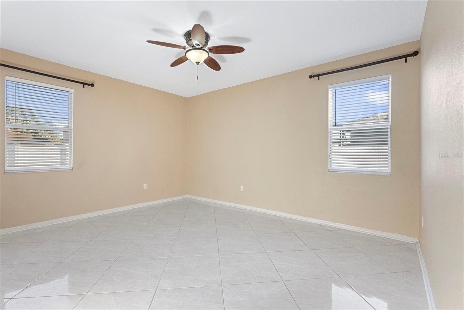 Single Family Residence at 11114 HARTFORD FERN DR, RIVERVIEW, photo 16 of 37