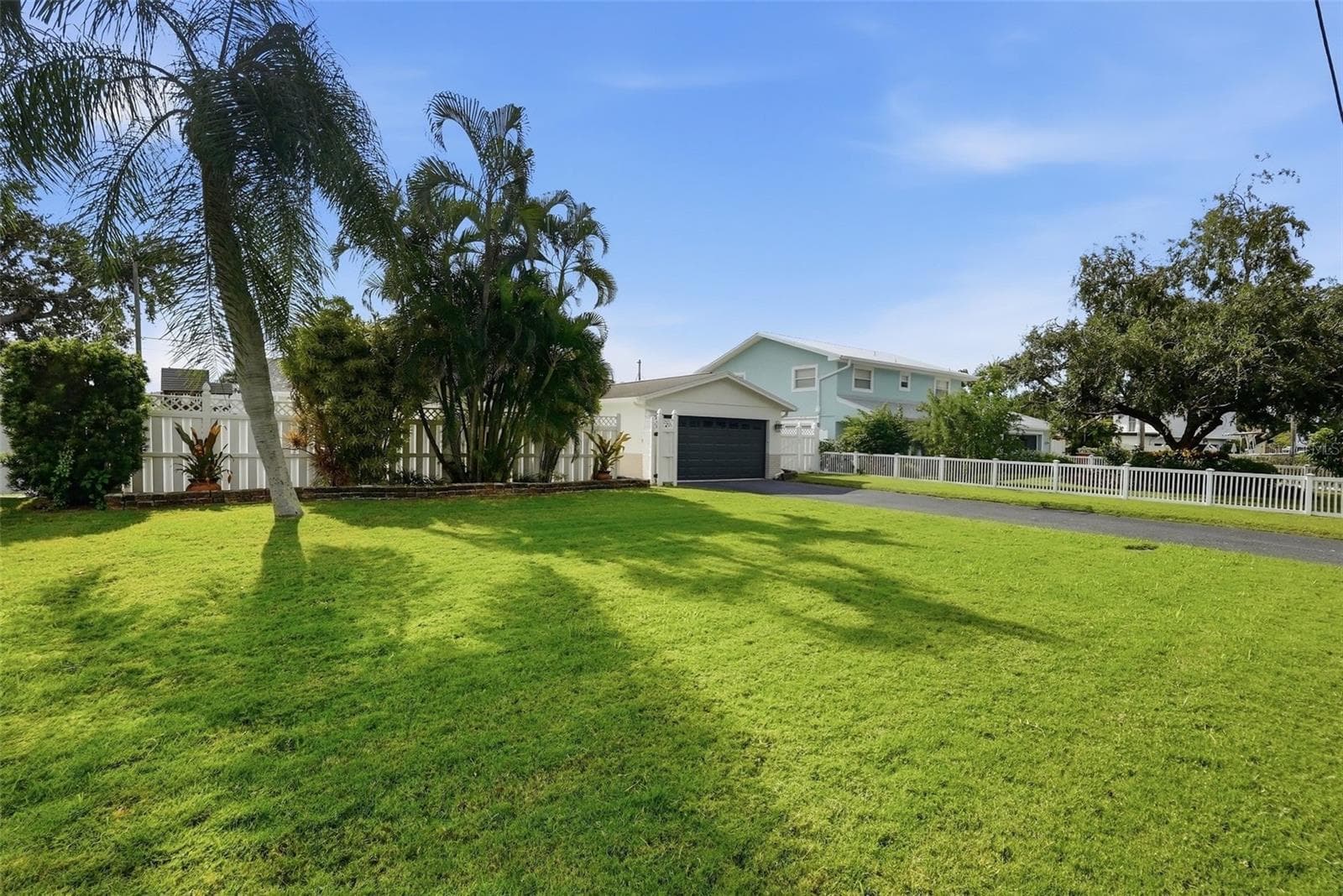 Single Family Residence at 5860 BAYSHORE DR, SEMINOLE, photo 3 of 26