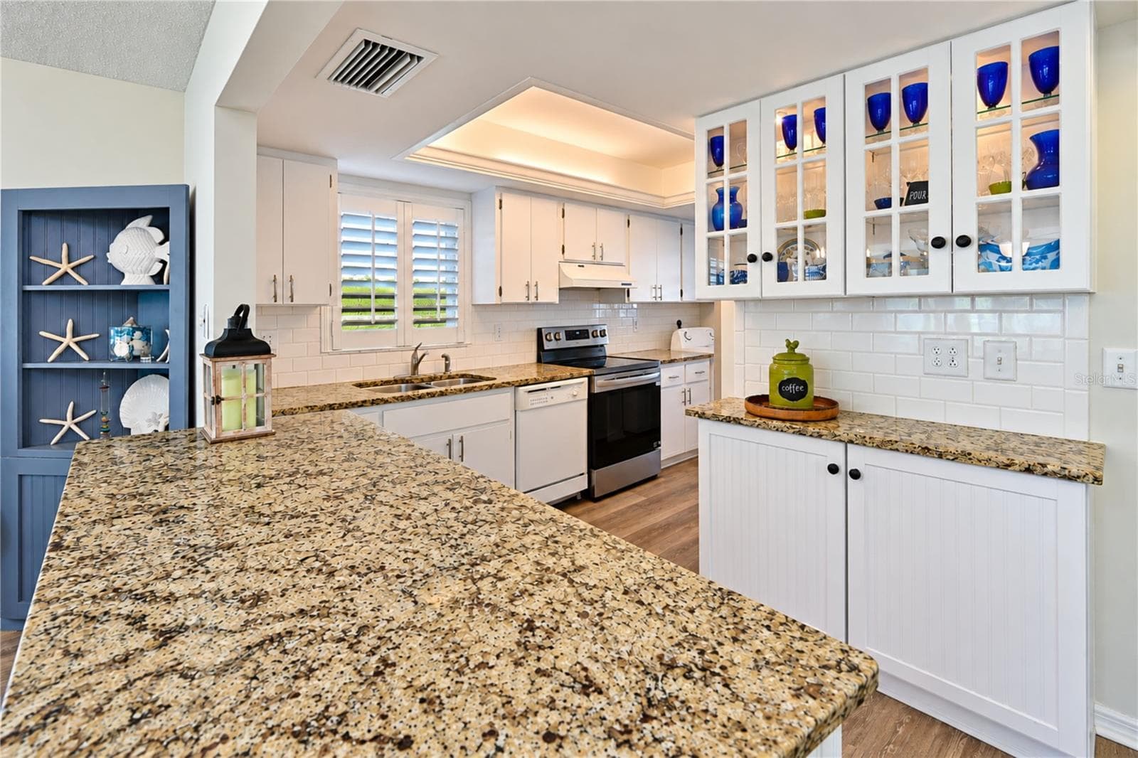Condominium at 9416 CONCORD CIR, BRADENTON, photo 5 of 71