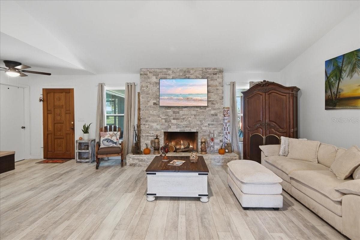 Single Family Residence at 301 COLUMBUS ST, SEBASTIAN, photo 5 of 29