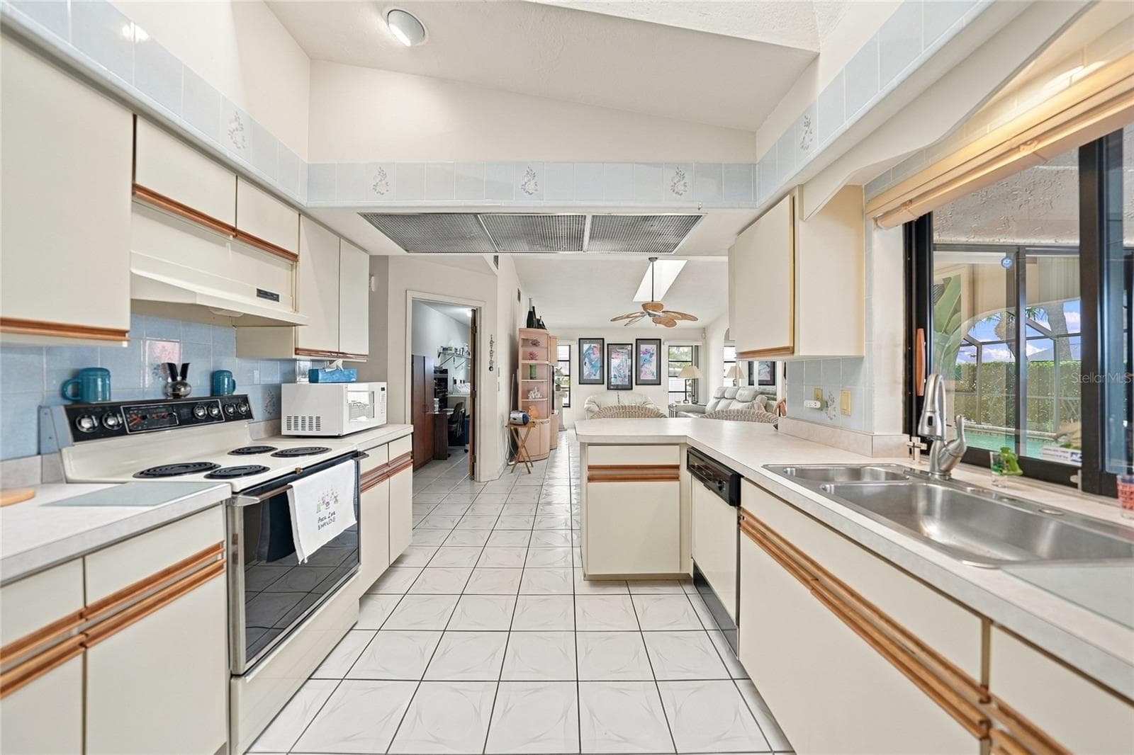 Kitchen - 5242 FORBES TER, PORT CHARLOTTE