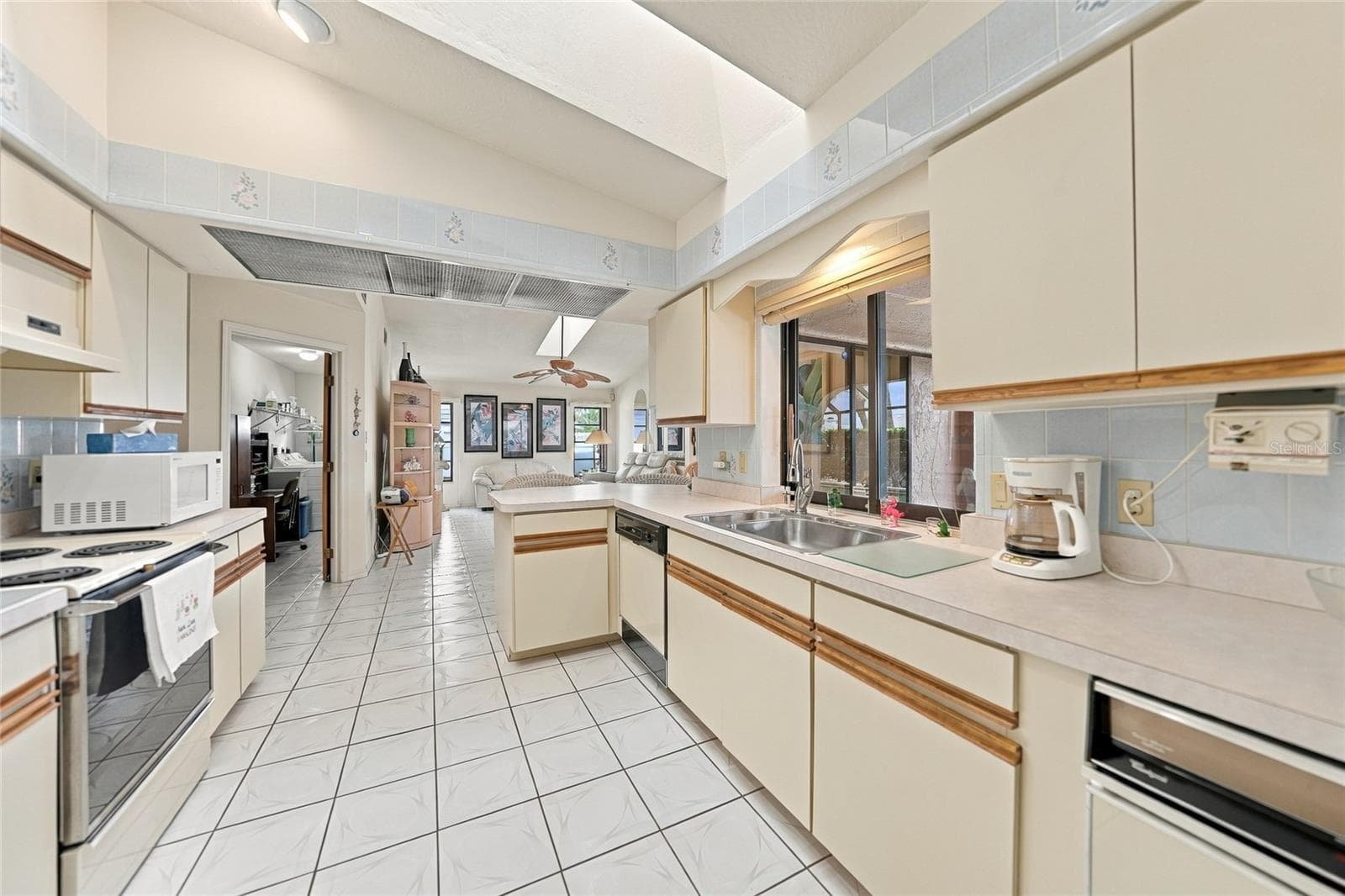Kitchen - 5242 FORBES TER, PORT CHARLOTTE