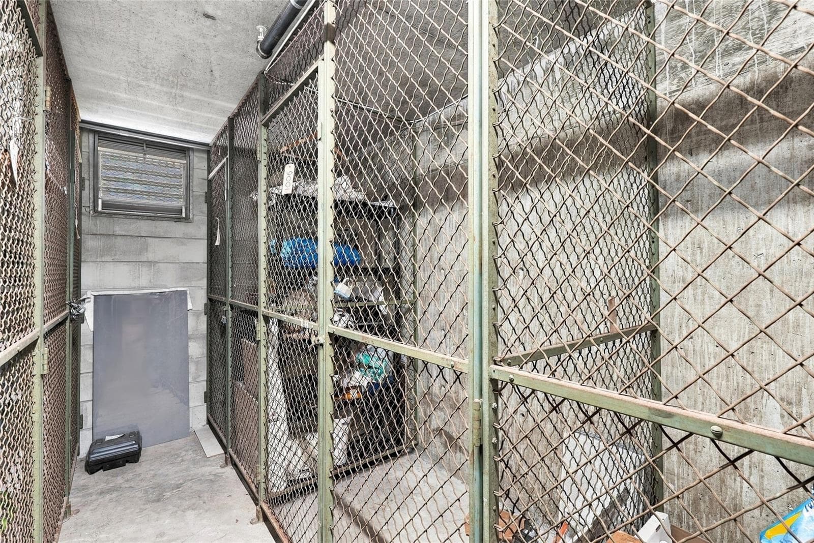 Storage locker - 707 S GULFSTREAM AVE #1006, SARASOTA