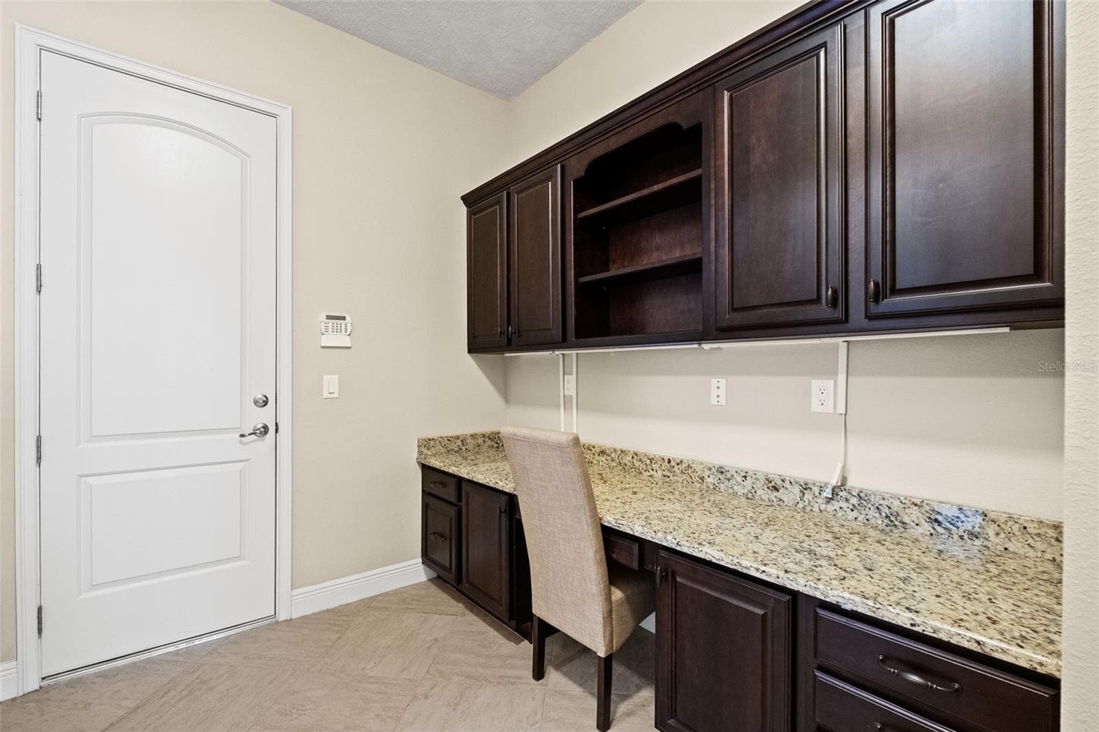 Built in office space - 19623 SHELTERED HILL DR, BROOKSVILLE