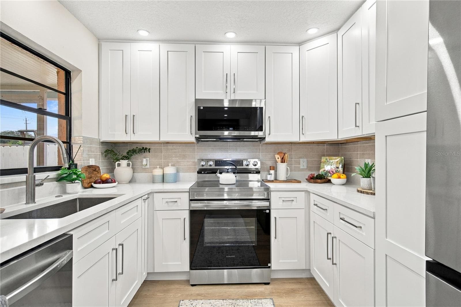 Single Family Residence at 16115 PEBBLEBROOK DR, TAMPA, photo 8 of 48