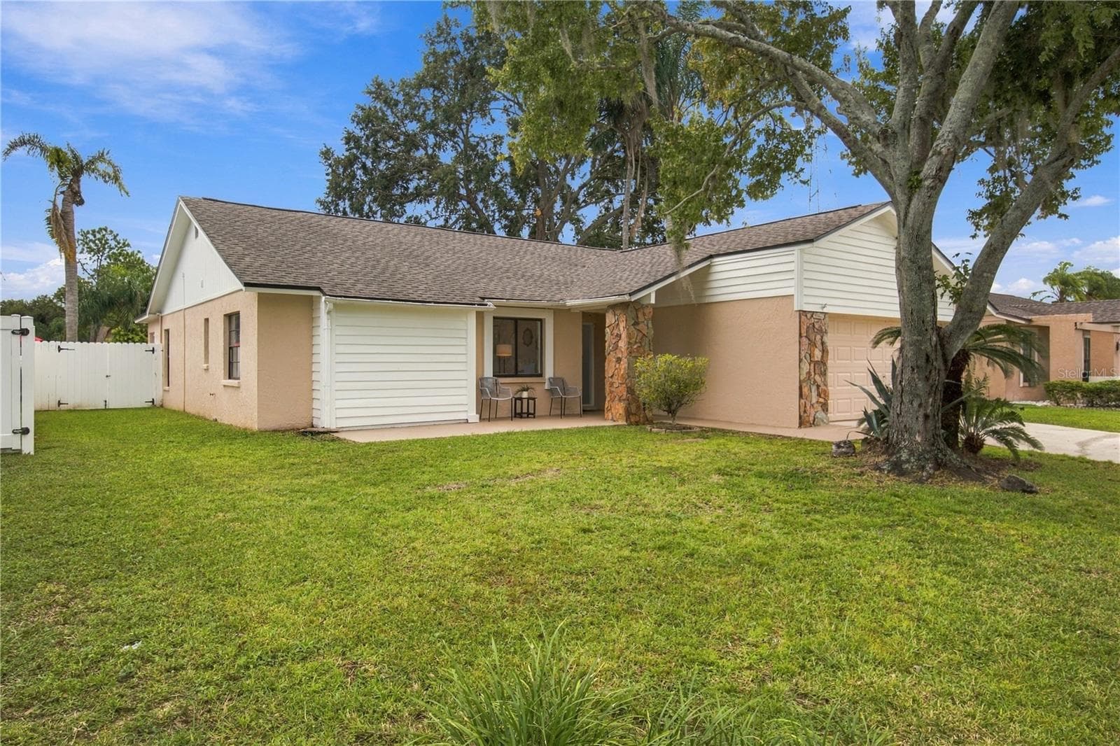 Single Family Residence at 16115 PEBBLEBROOK DR, TAMPA, photo 42 of 48
