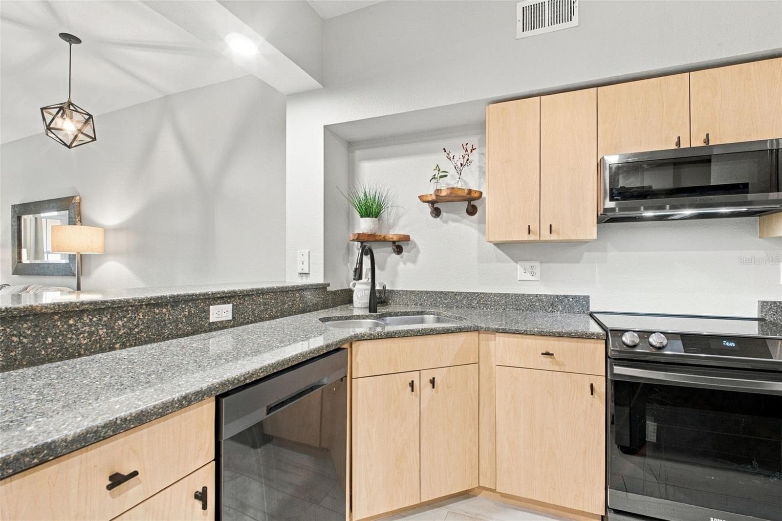 Condominium at 100 4TH AVE S #307, ST PETERSBURG, photo 11 of 45