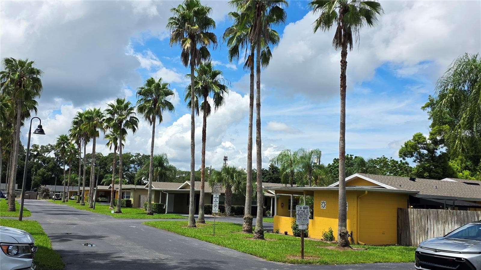 Palm Tree lined Community - 3118 S BUMBY AVE AVE #B5, ORLANDO