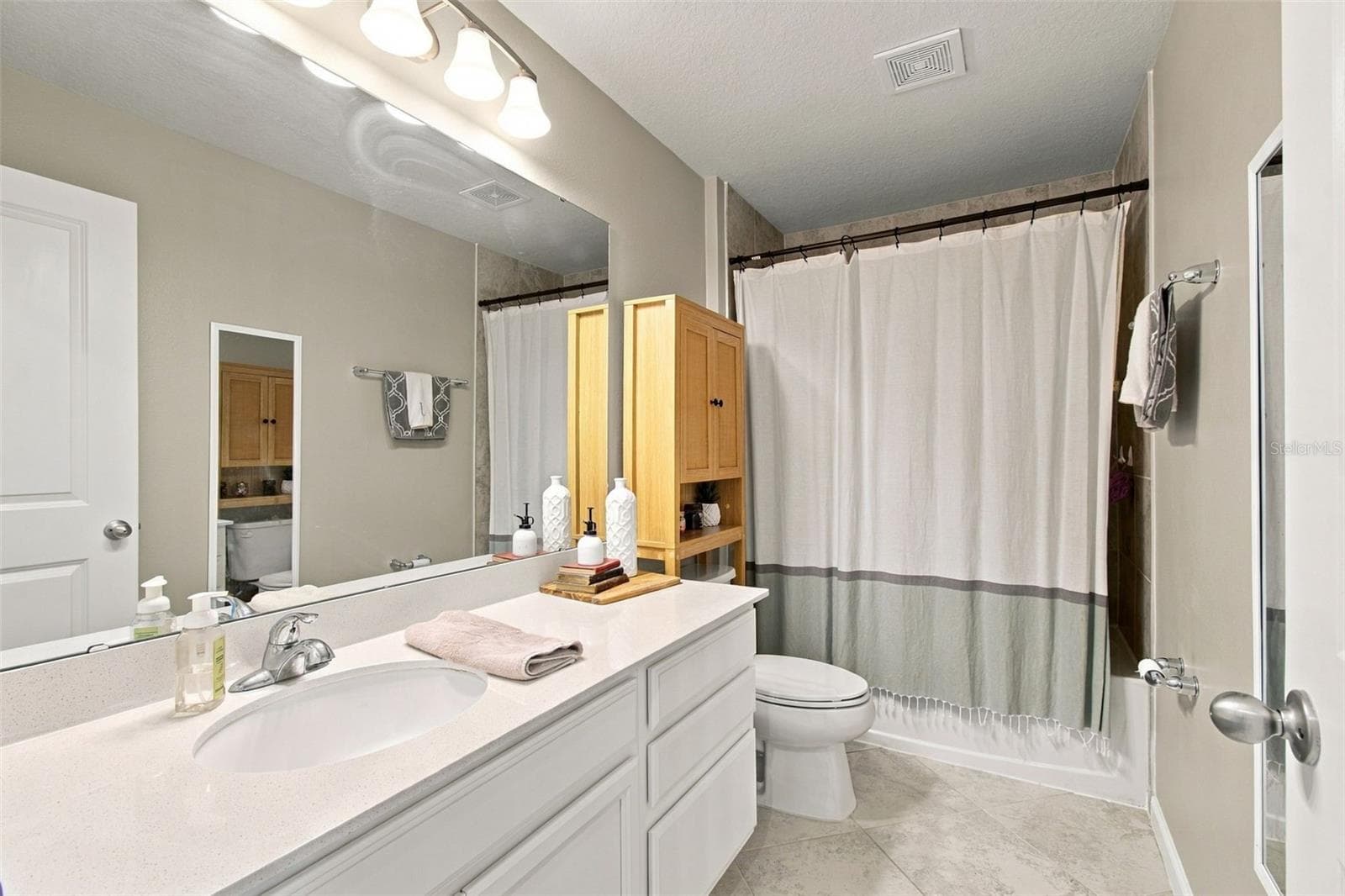 Single Family Residence at 11609 GOLD DUST CT, RIVERVIEW, photo 14 of 29