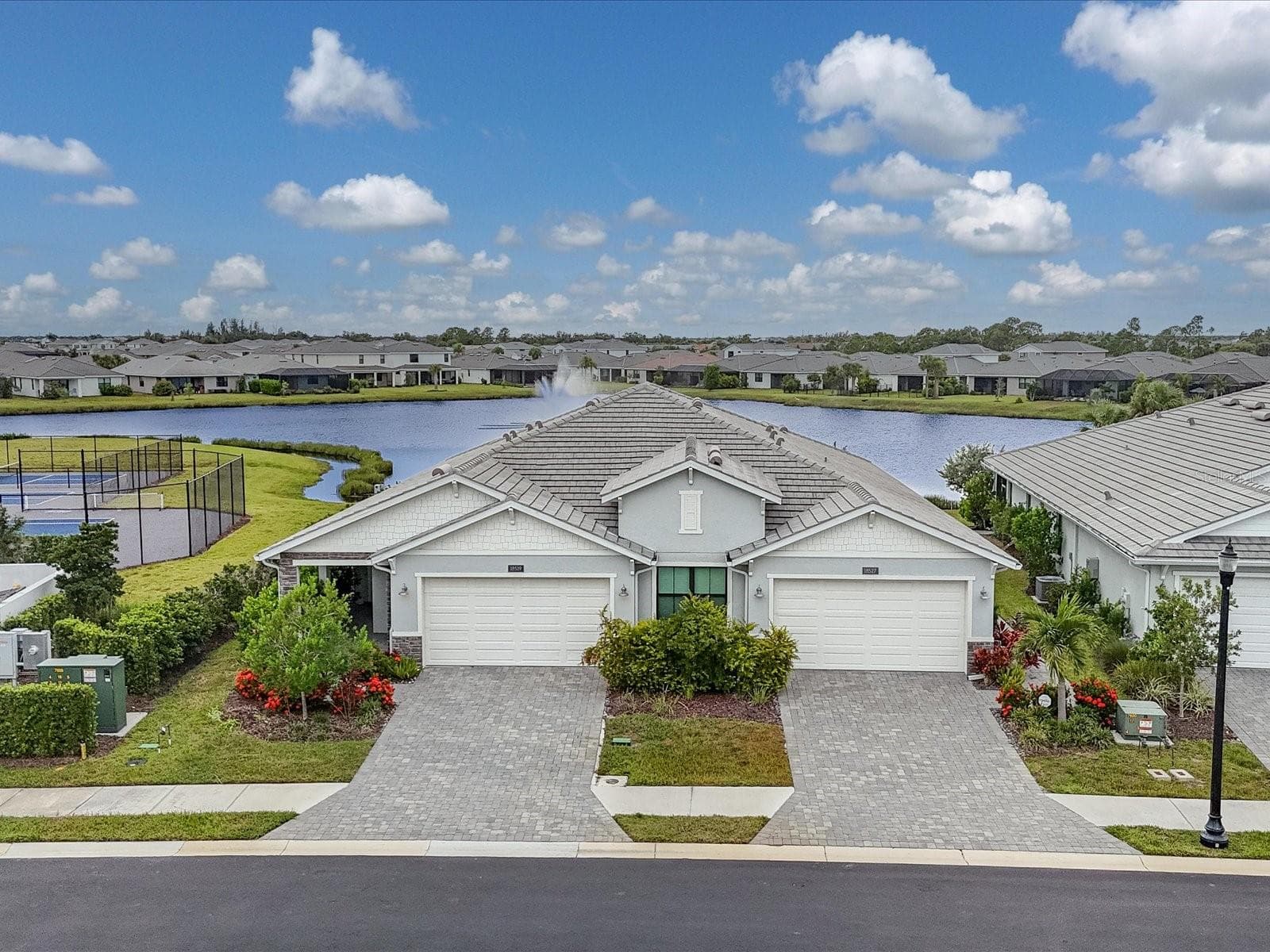 Villa at 18519 DAYSPRING PL, VENICE, photo 2 of 60