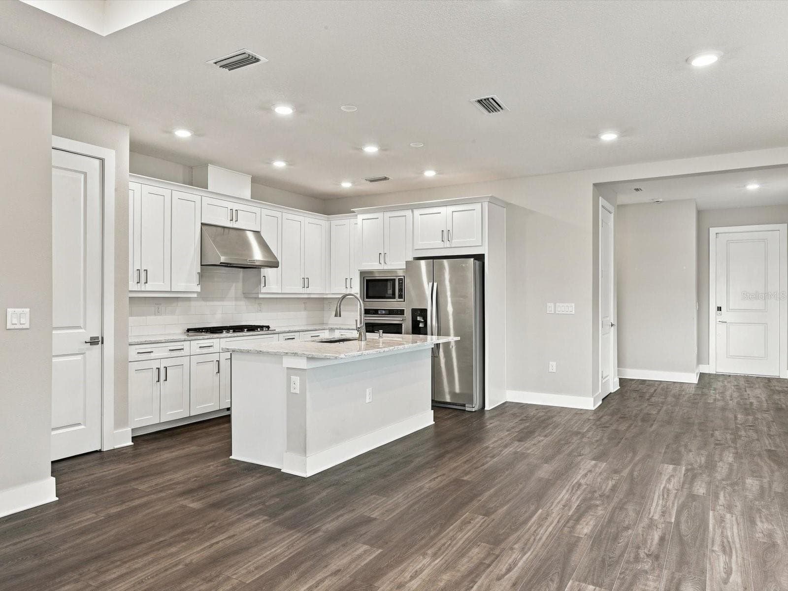 Villa at 18519 DAYSPRING PL, VENICE, photo 15 of 60