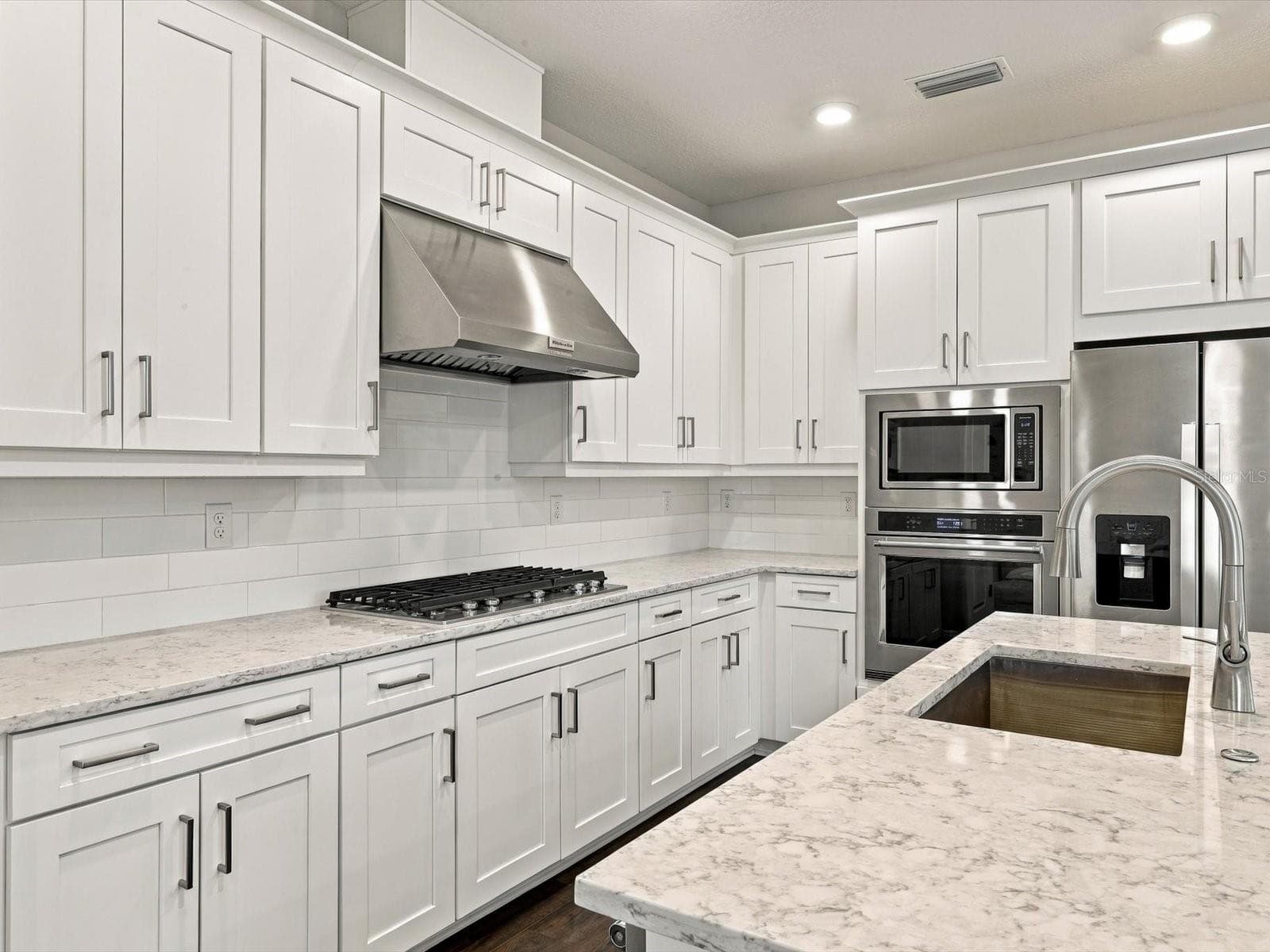 Villa at 18519 DAYSPRING PL, VENICE, photo 17 of 60