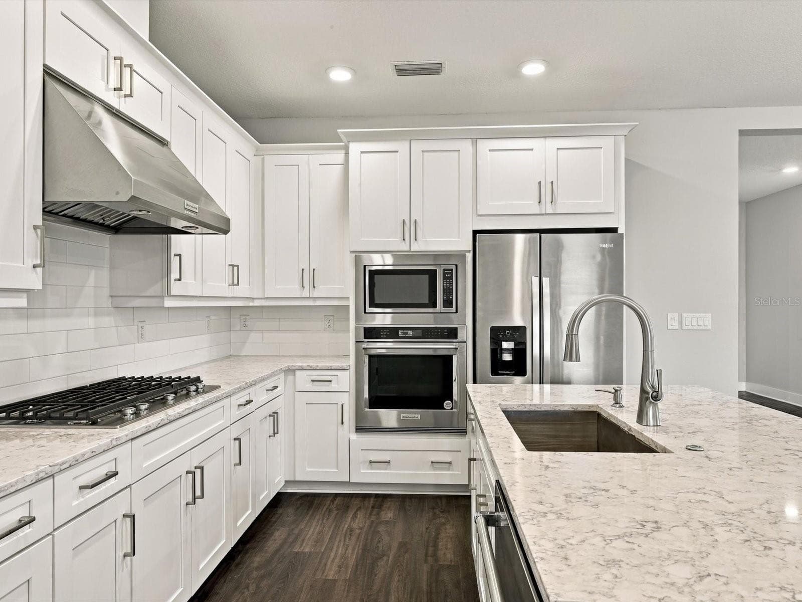 Villa at 18519 DAYSPRING PL, VENICE, photo 18 of 60