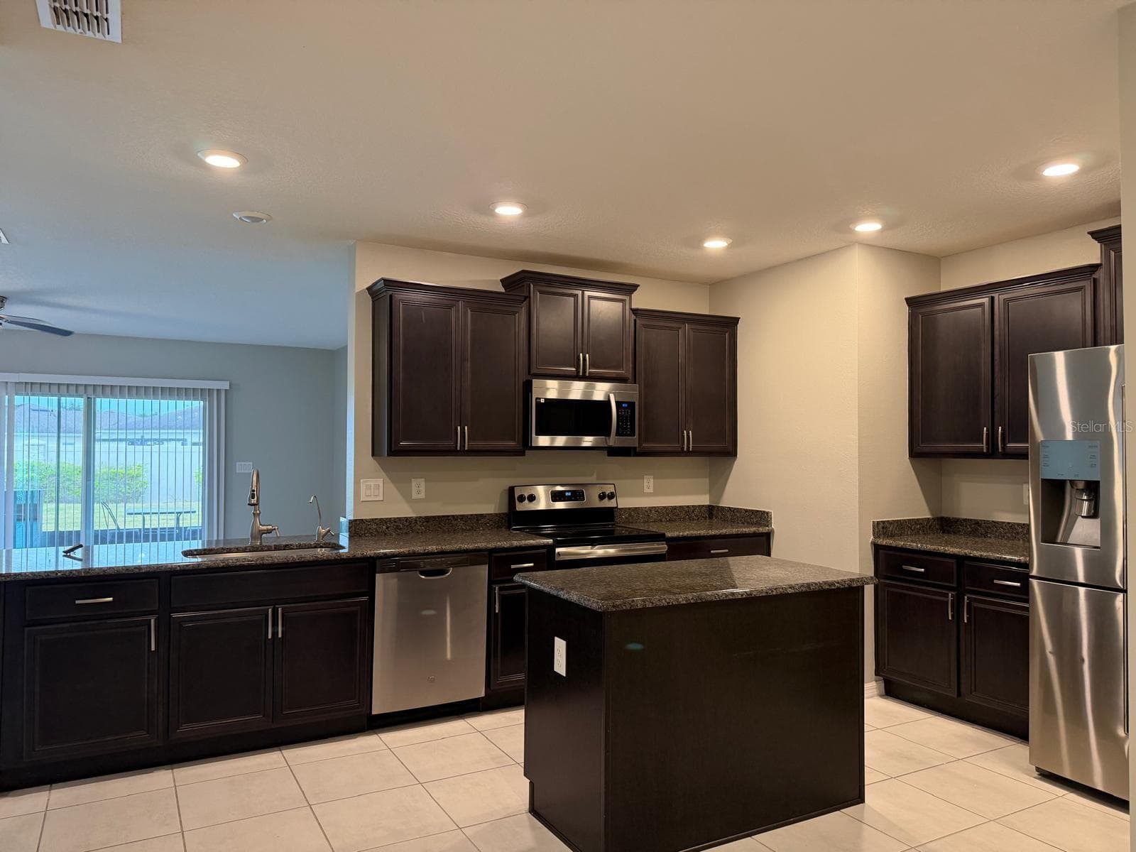 Single Family Residence at 331 QUARRY ROCK CIR, KISSIMMEE, photo 14 of 46