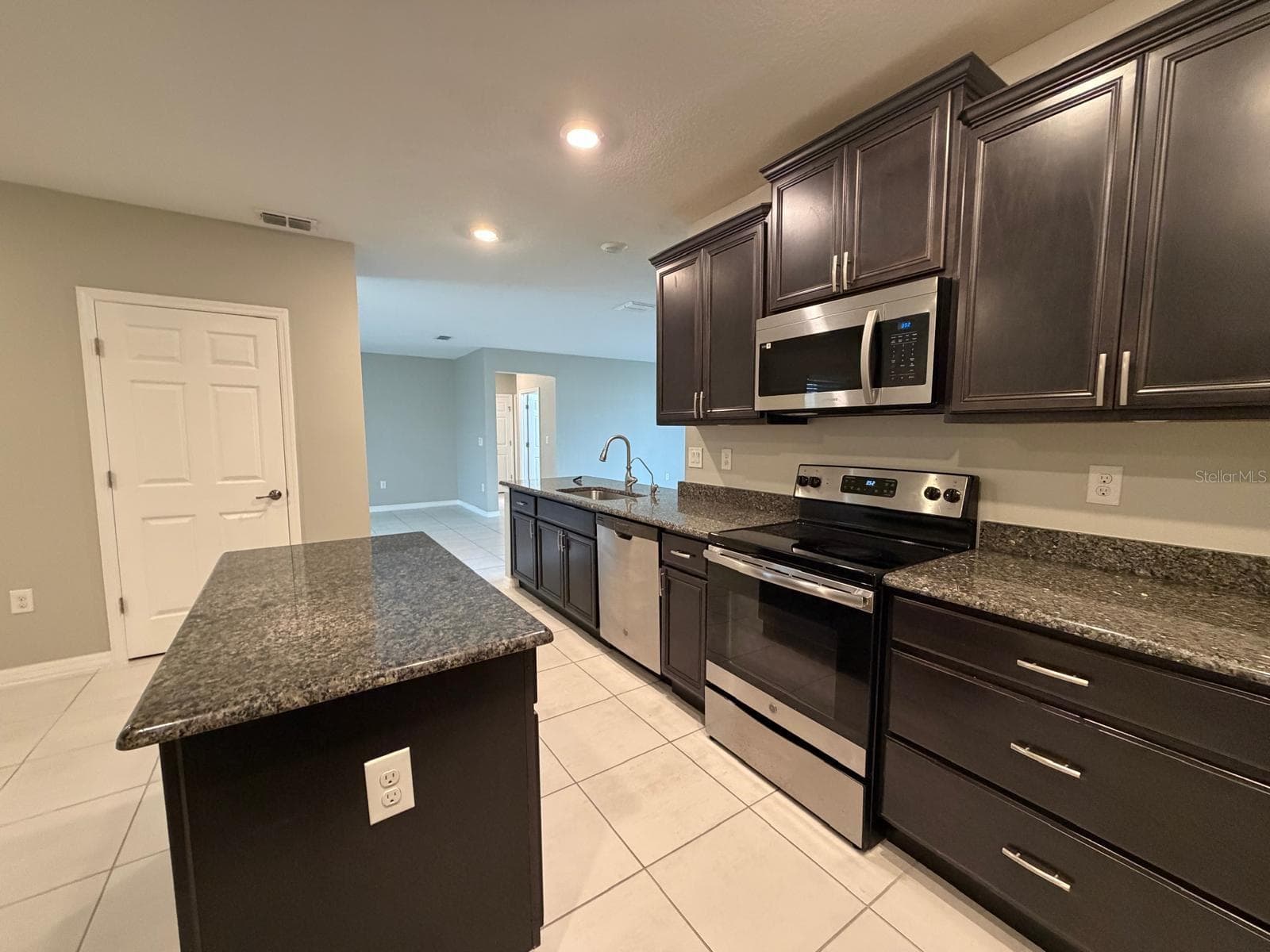 Single Family Residence at 331 QUARRY ROCK CIR, KISSIMMEE, photo 20 of 46