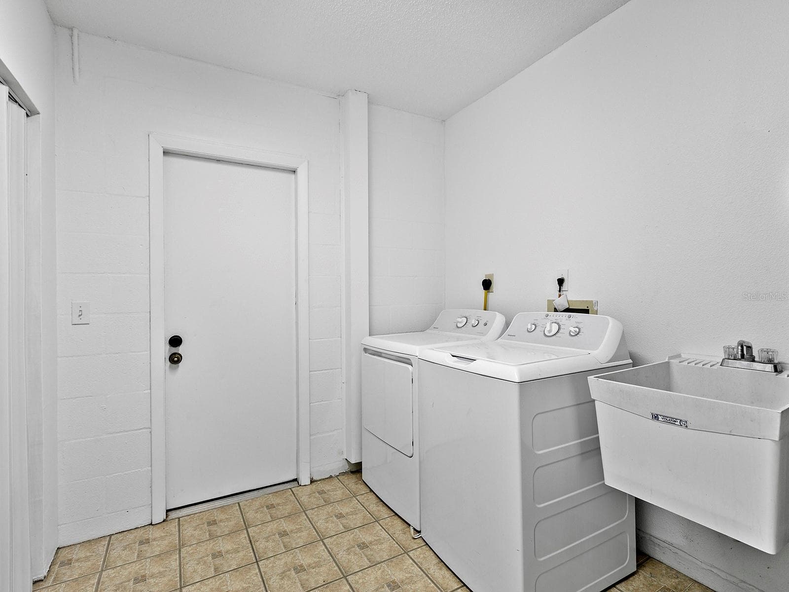 Single Family Residence at 4260 BELL AVE, SARASOTA, photo 14 of 22