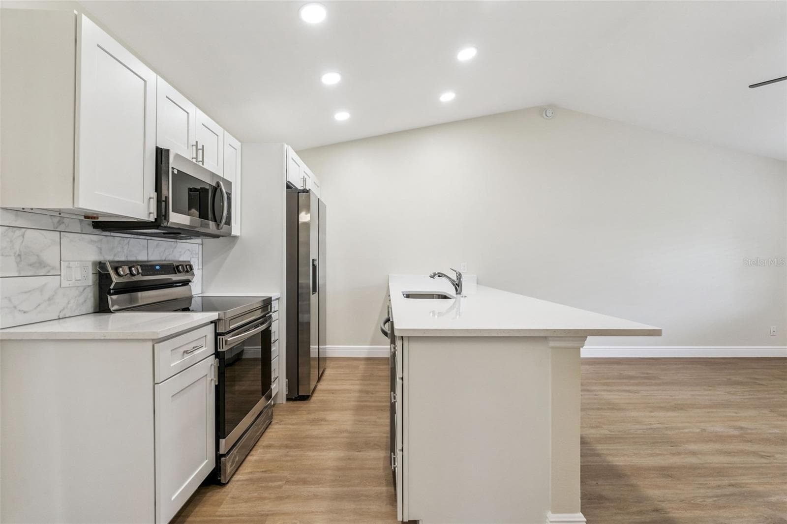 Single Family Residence at 12441 ORANGEWOOD CIR, TAVARES, photo 10 of 47