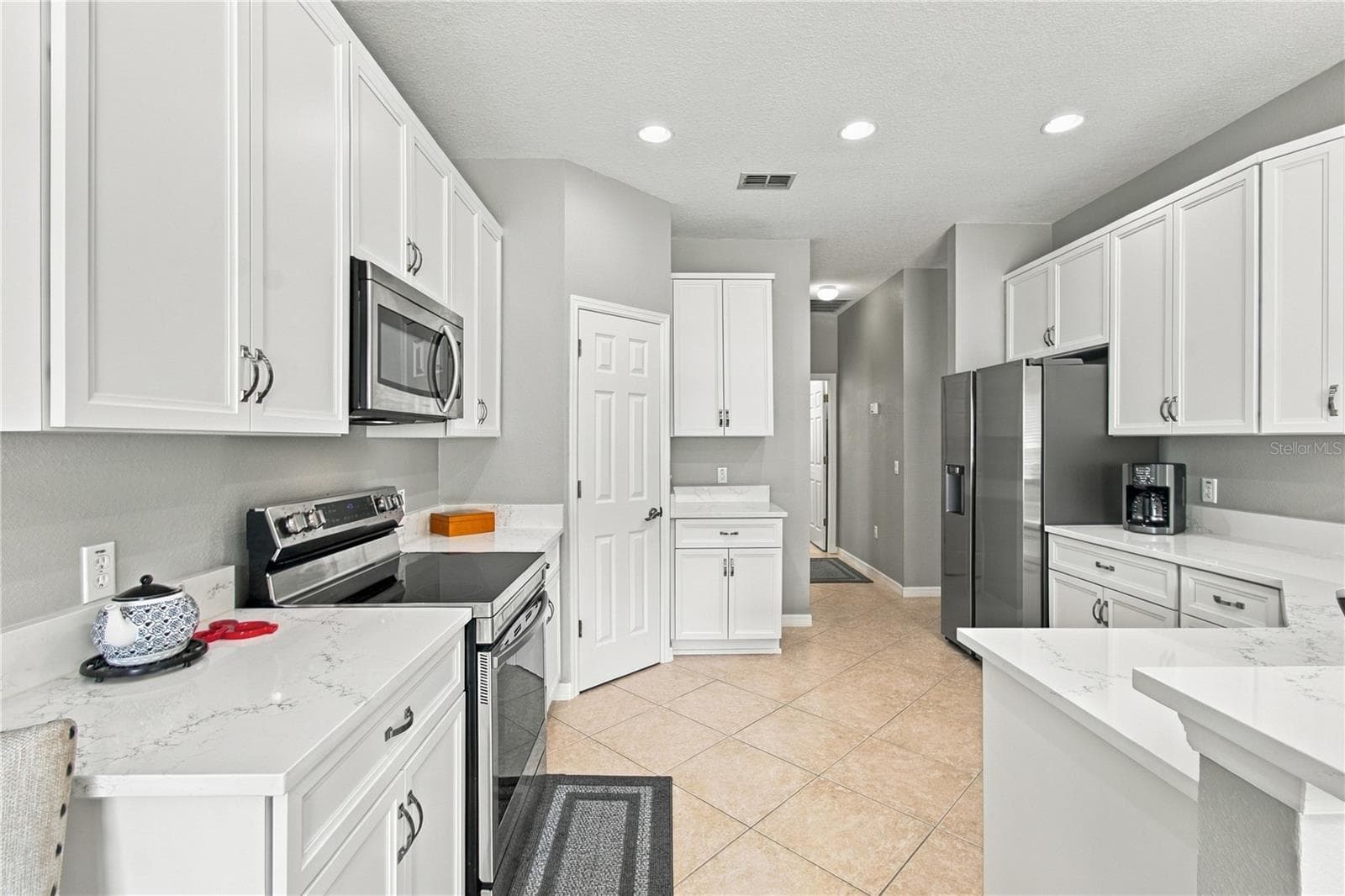 REMODELED KITCHEN - 124 VENTANA DR, POINCIANA