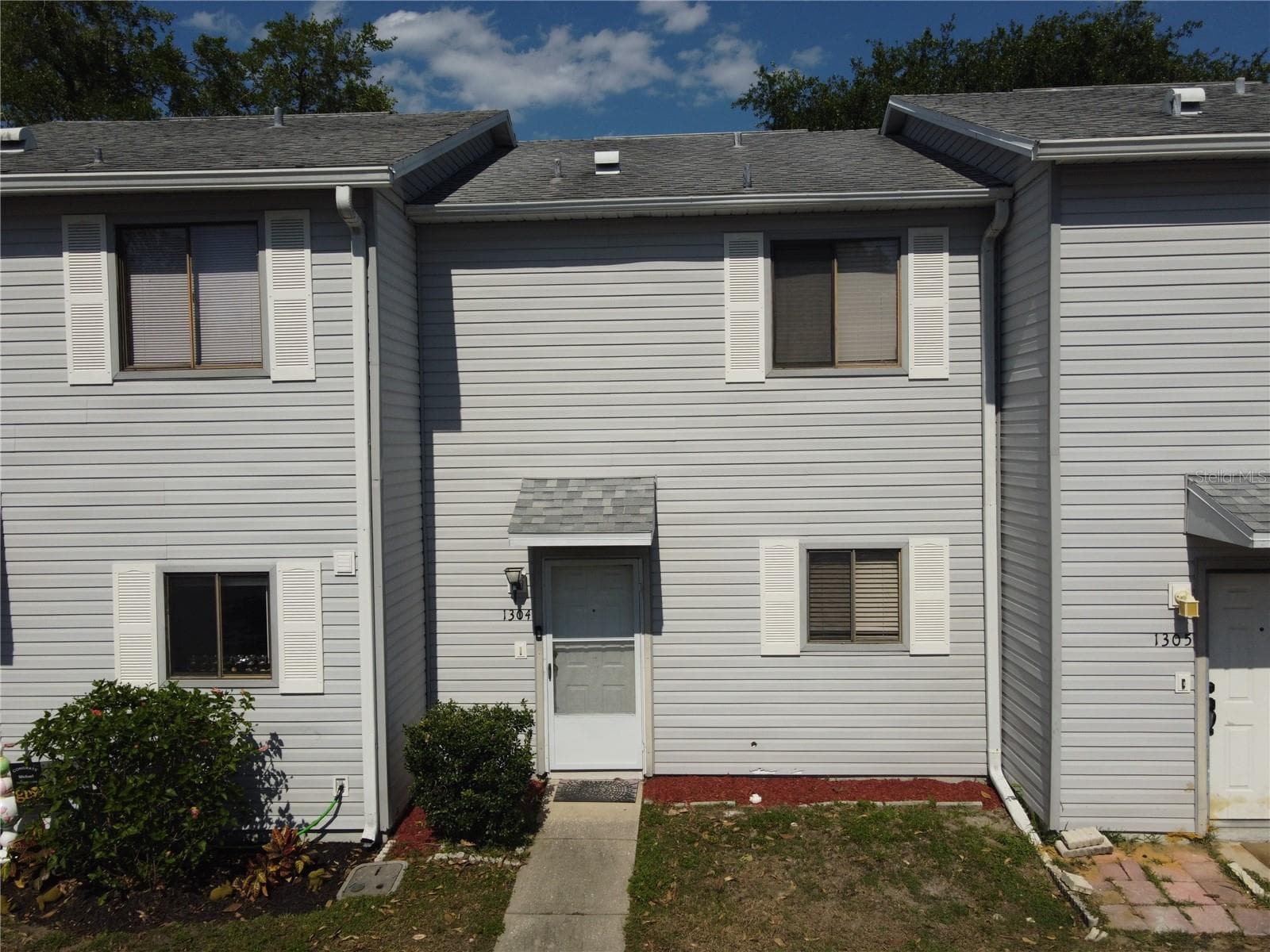 1304 DEER SPRINGS RD