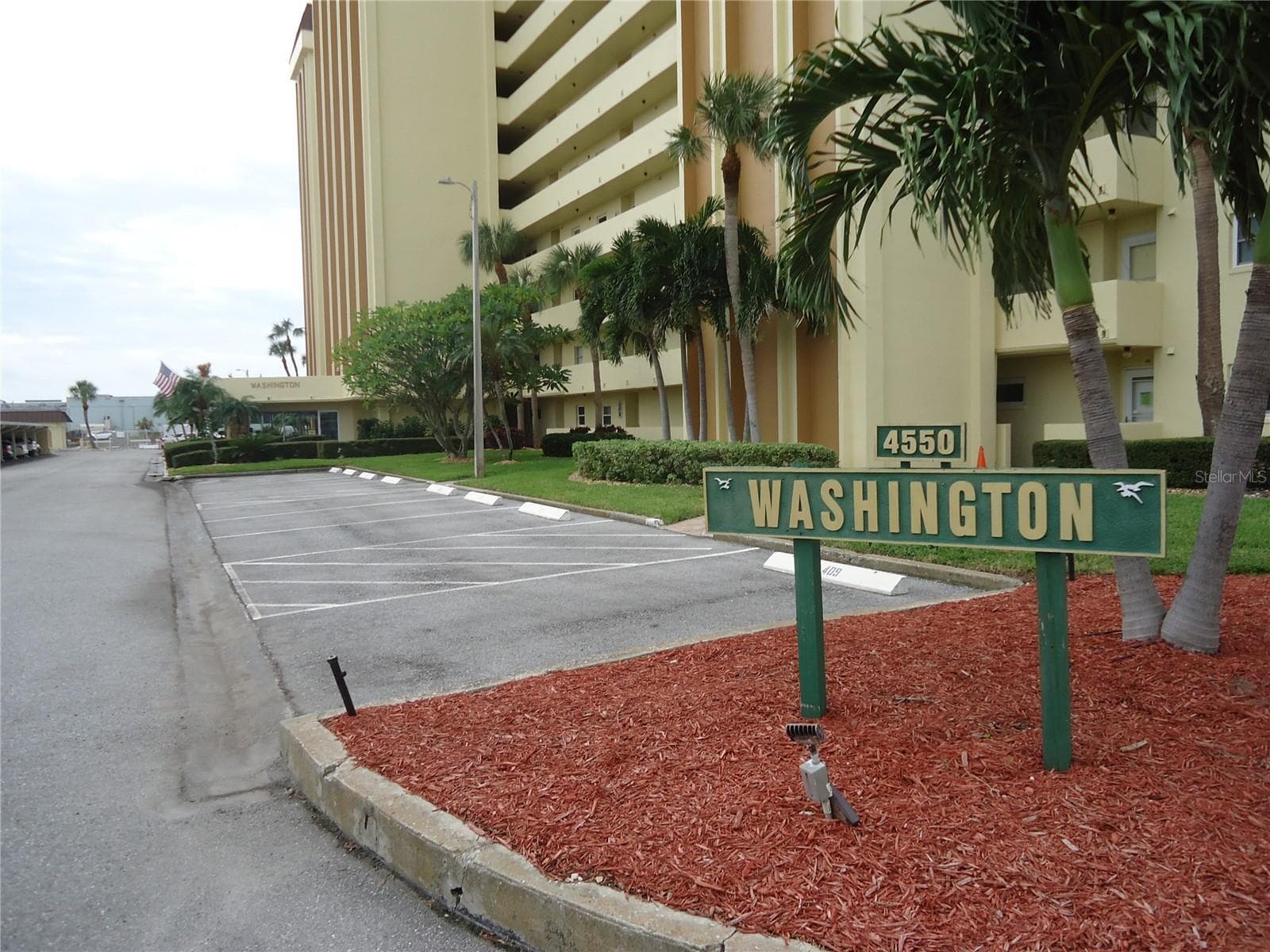 4550 COVE CIR #605