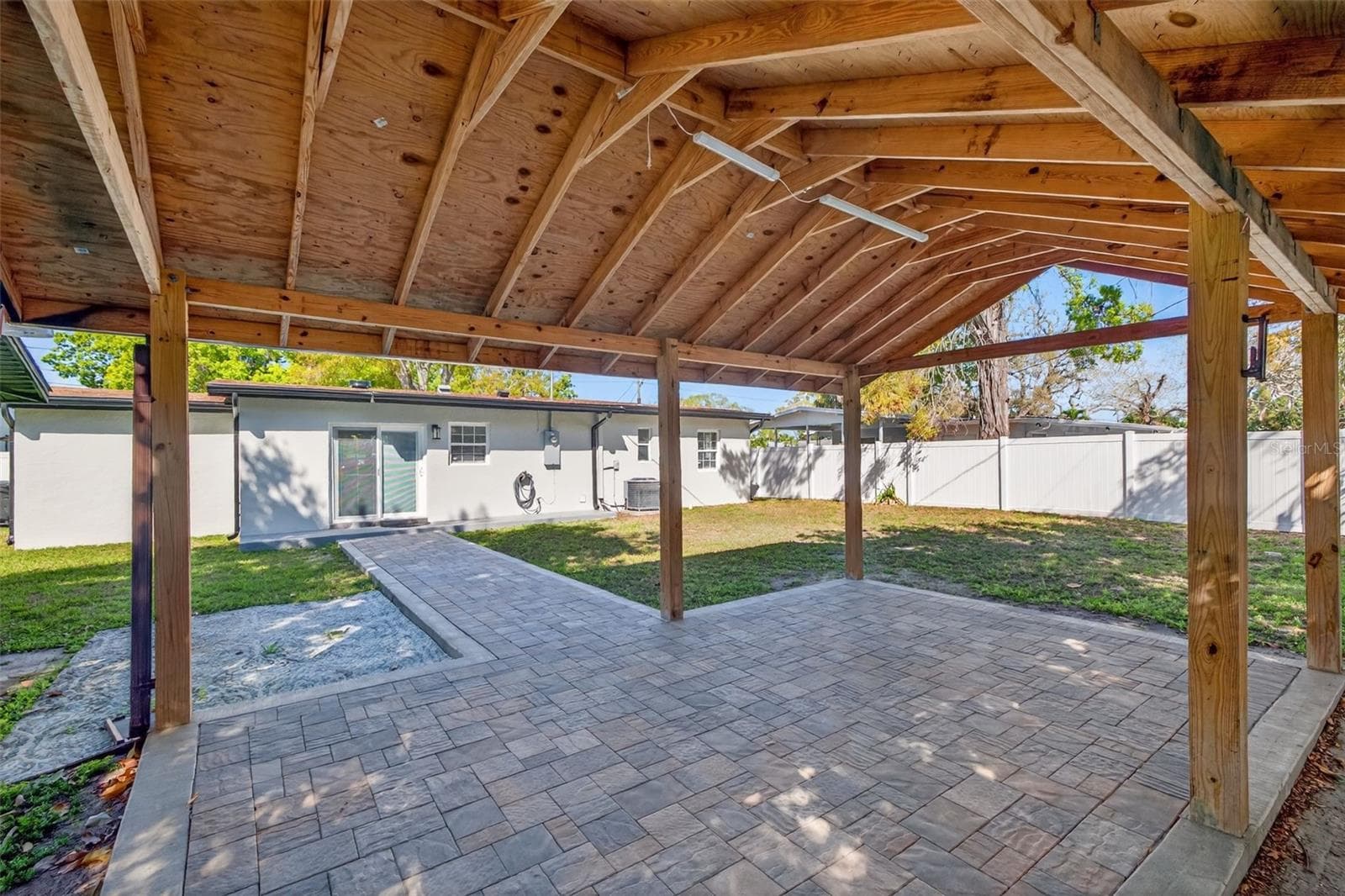 Single Family Residence at 4420 POMPANO DR SE, ST PETERSBURG, photo 20 of 32