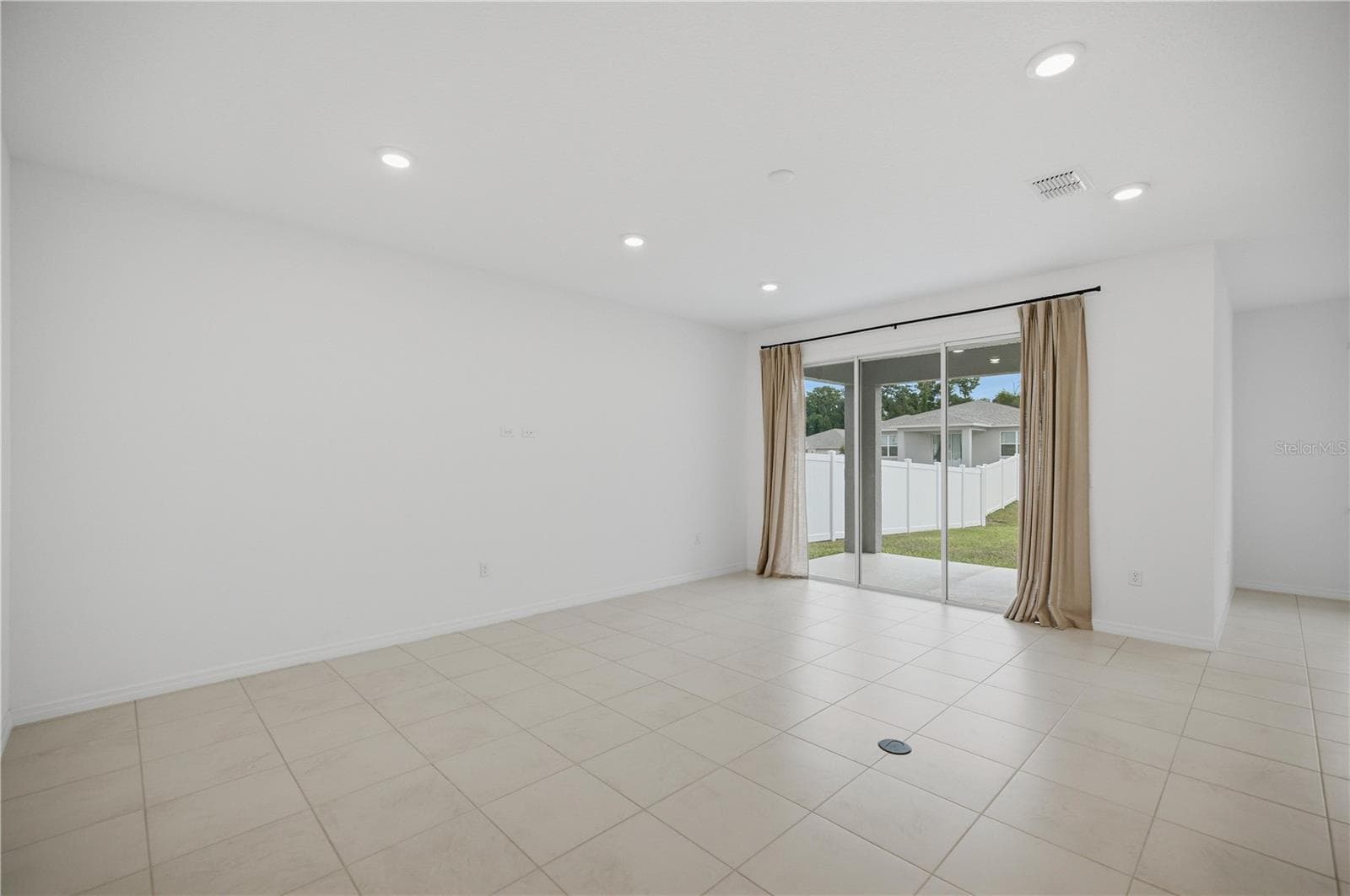 Living Room - 7118 SW 57TH LN, OCALA