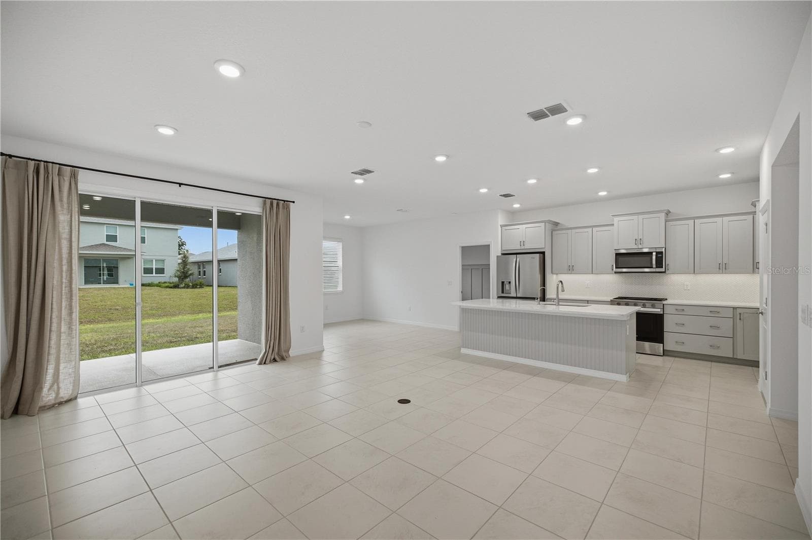 Living Room - 7118 SW 57TH LN, OCALA
