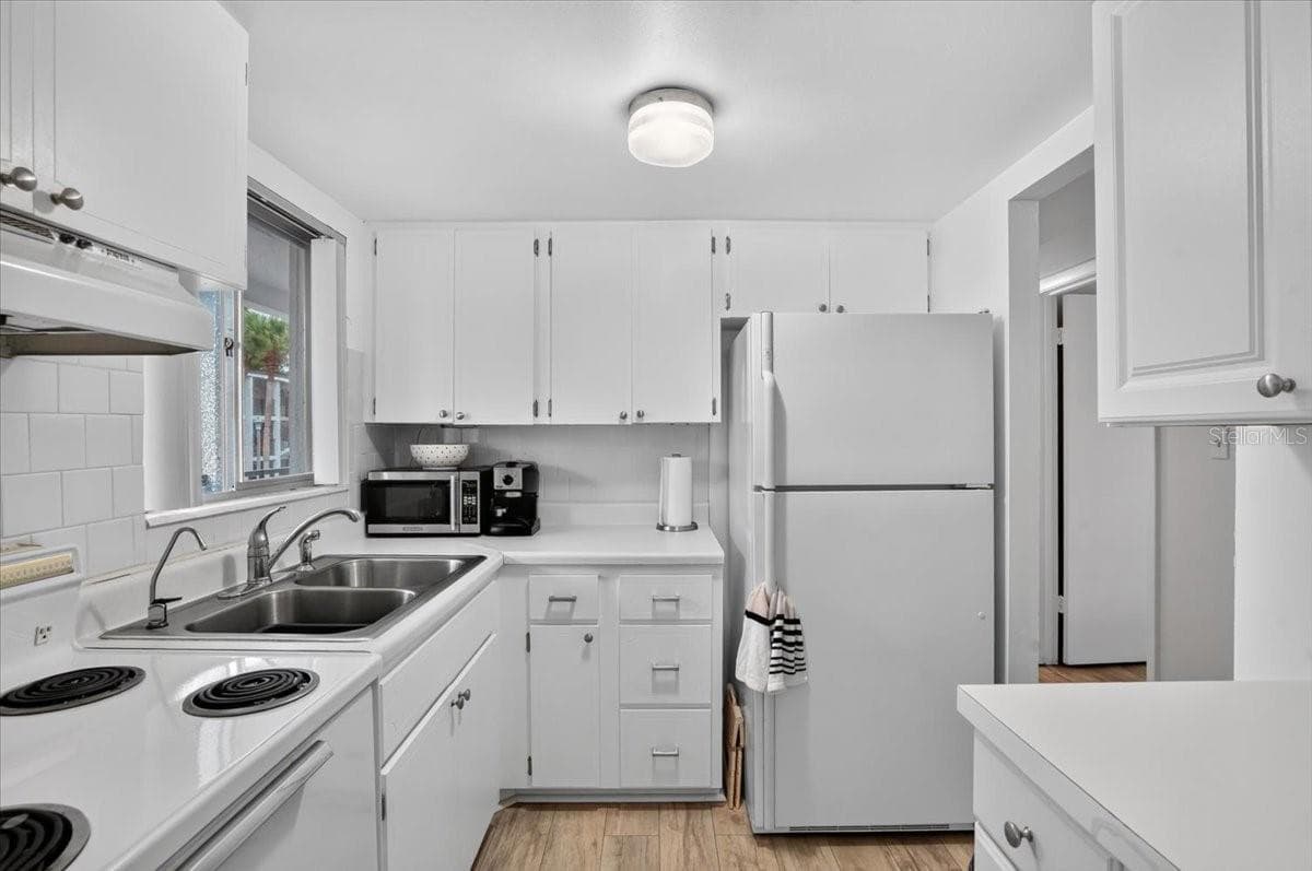 Condominium at 5902 PALM LN #C24, BRADENTON, photo 11 of 26