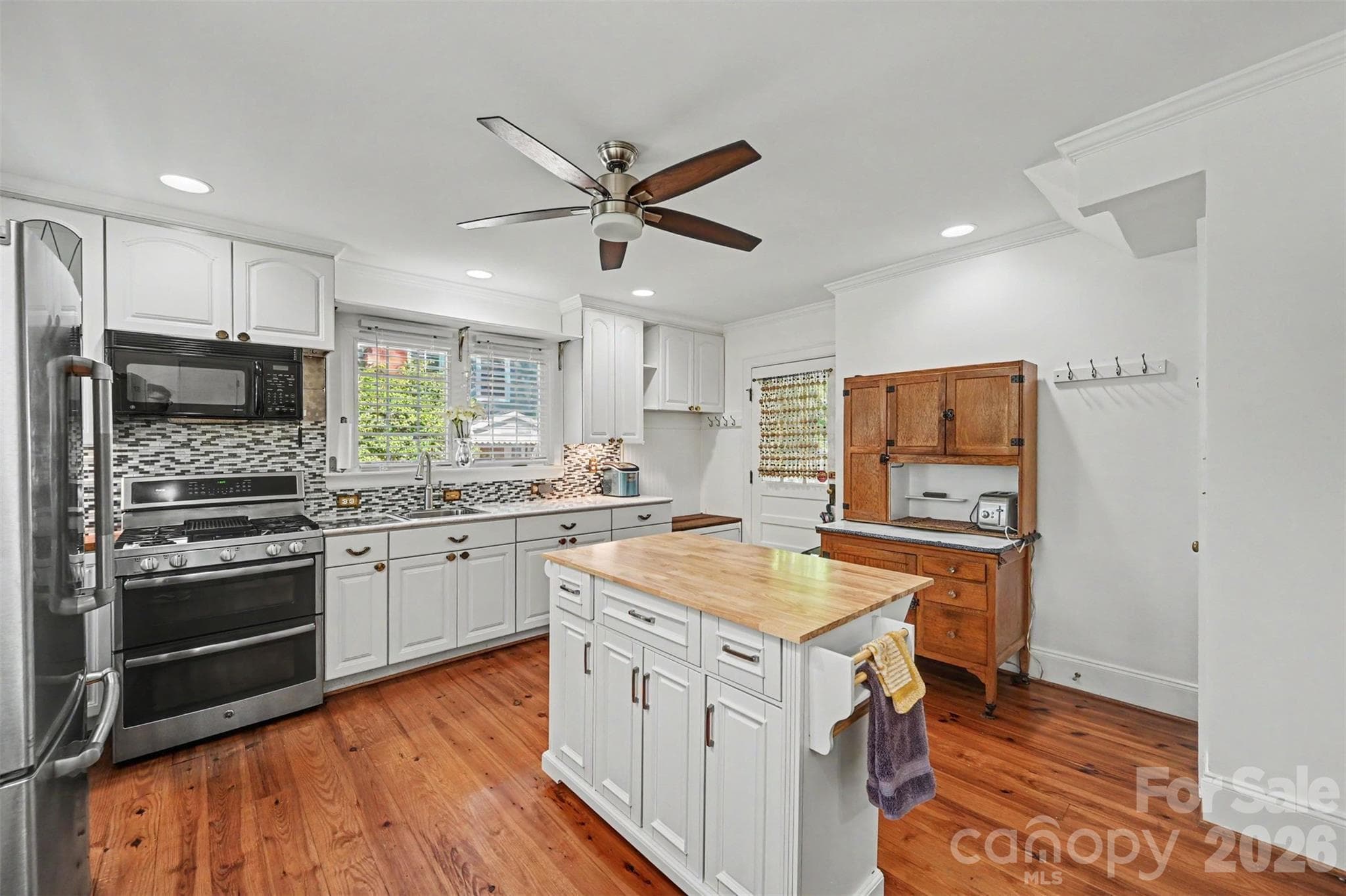 Single Family Residence at 1301 Pinecrest Avenue, Charlotte, photo 17 of 37