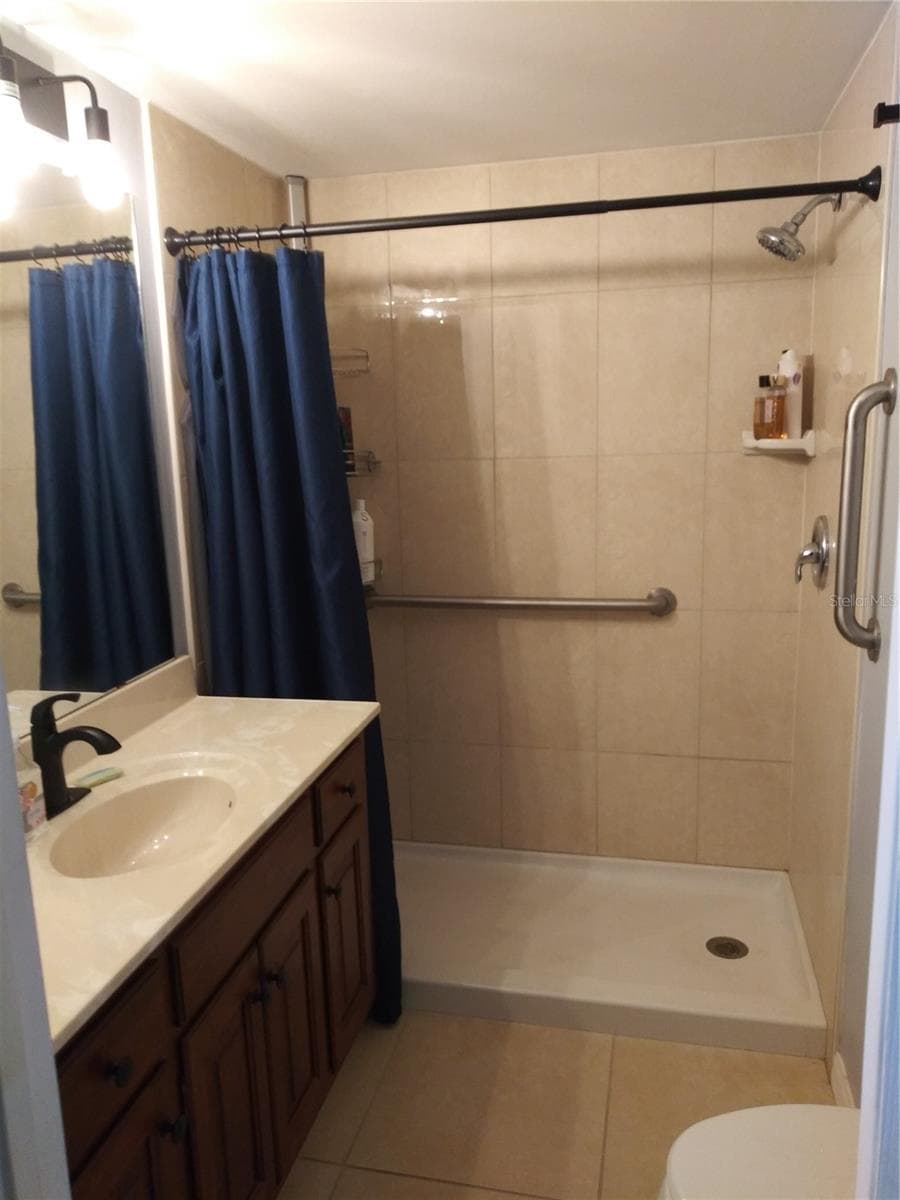 Guest Bathroom 3 Downstairs - 625 RED PEPPER LOOP, CHULUOTA