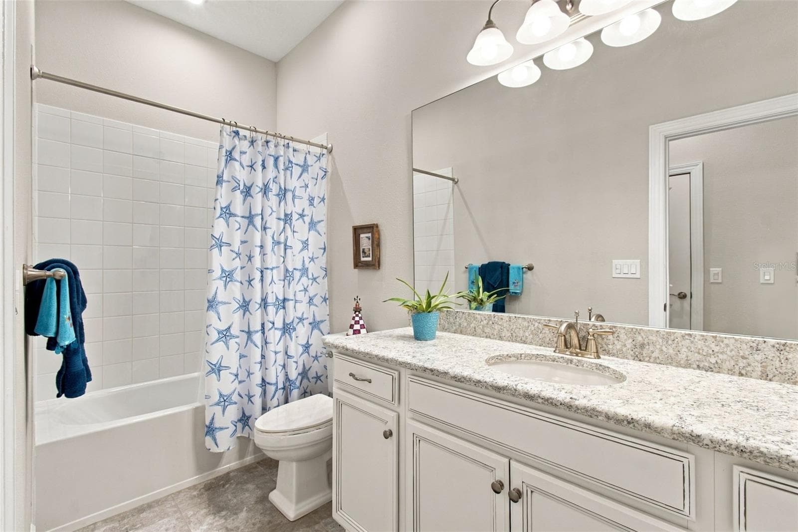Hall Bath 3 - 4085 VIA TOLEDO CT, POINCIANA