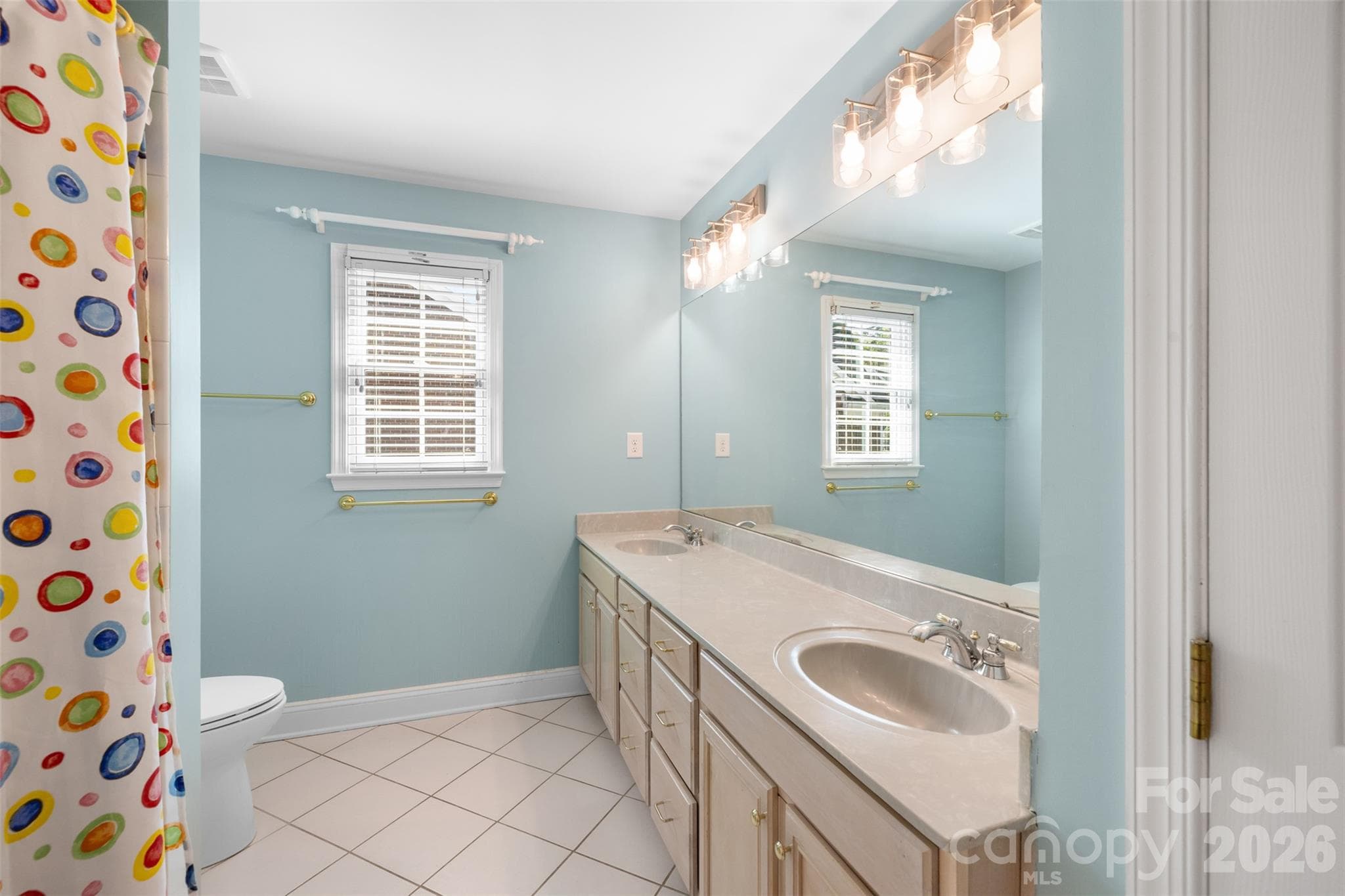 Full hallway bath - 2042 Maynard Road, Charlotte