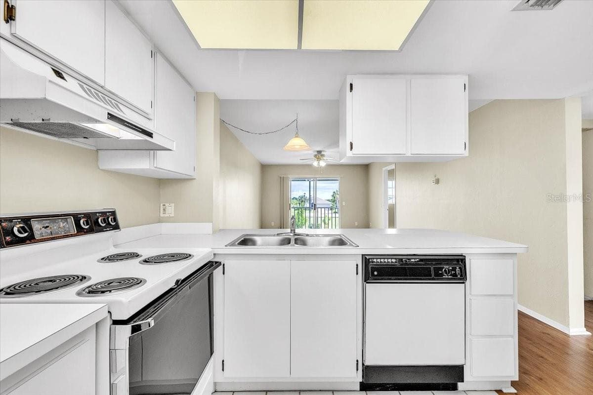 Condominium at 3310 LOVELAND BLVD #1308, PORT CHARLOTTE, photo 15 of 47