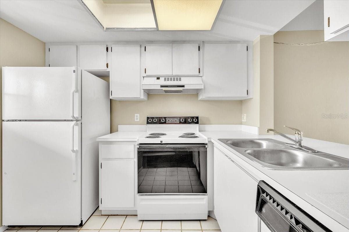 Condominium at 3310 LOVELAND BLVD #1308, PORT CHARLOTTE, photo 17 of 47