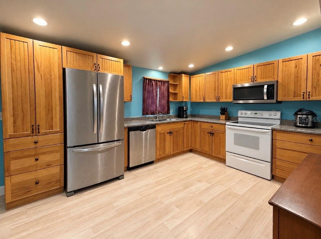 Single Family Residence at 26106 FISHERMANS RD, PAISLEY, photo 3 of 20