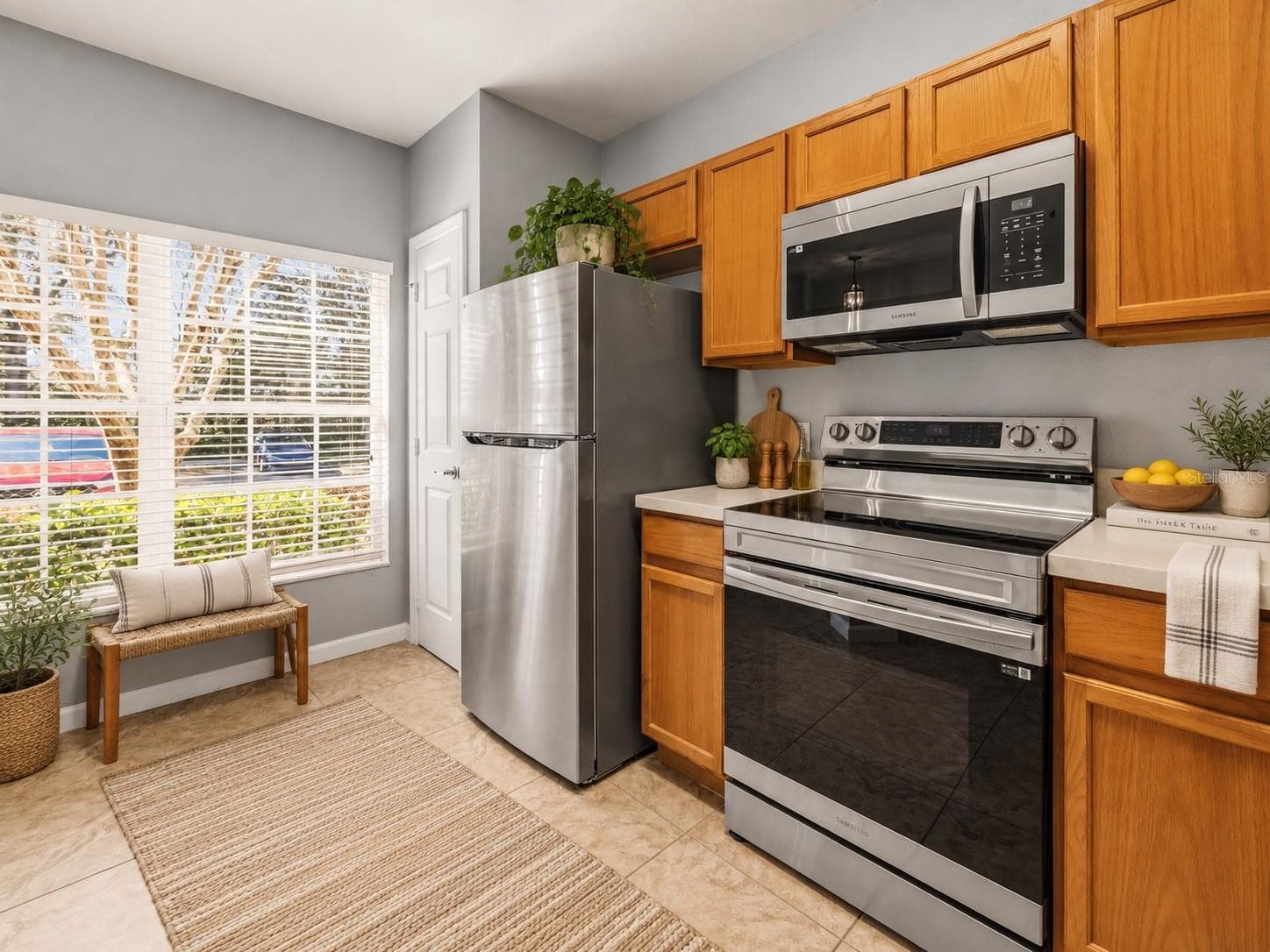 Kitchen with breakfast area and brand new stainless steel appliances - 1450 STOCKTON DR, SANFORD