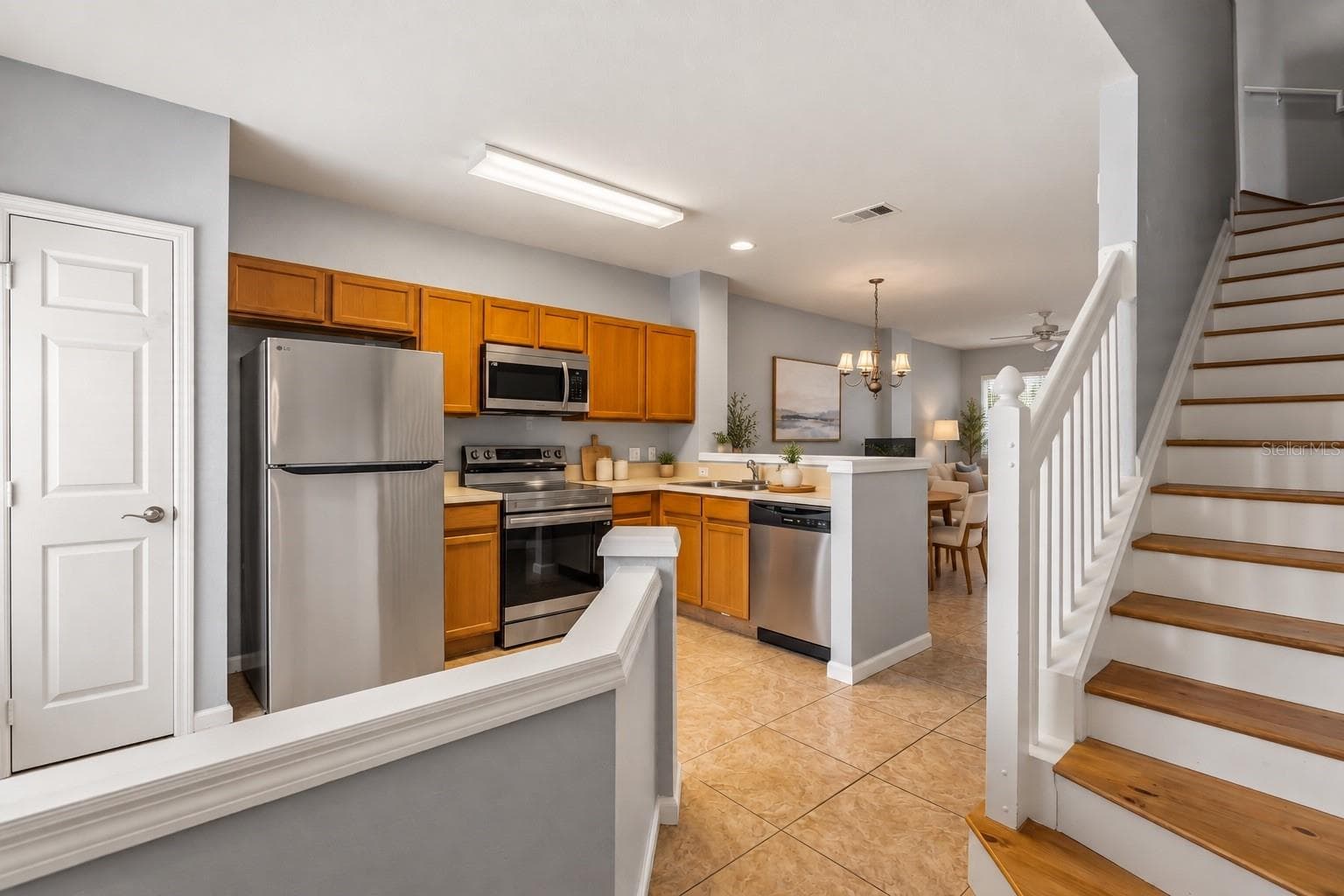 Entryway overlooking the open concept plan. - 1450 STOCKTON DR, SANFORD
