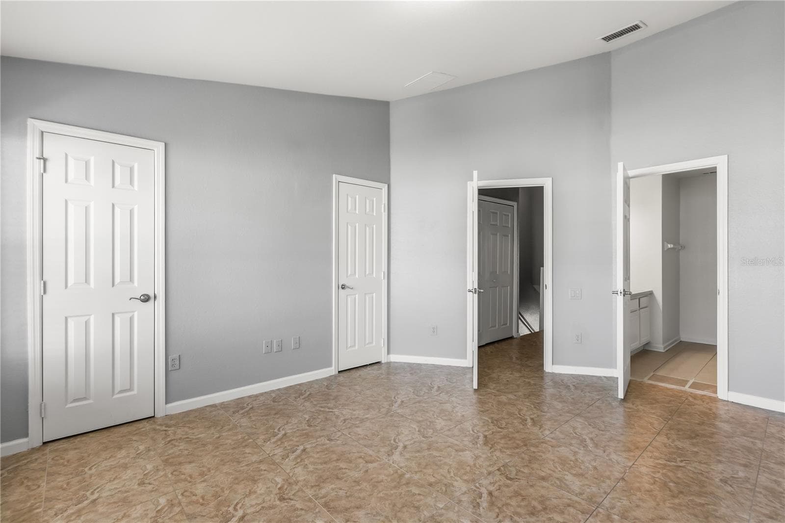 Second floor bedroom with plenty of storage and its own bathroom. - 1450 STOCKTON DR, SANFORD