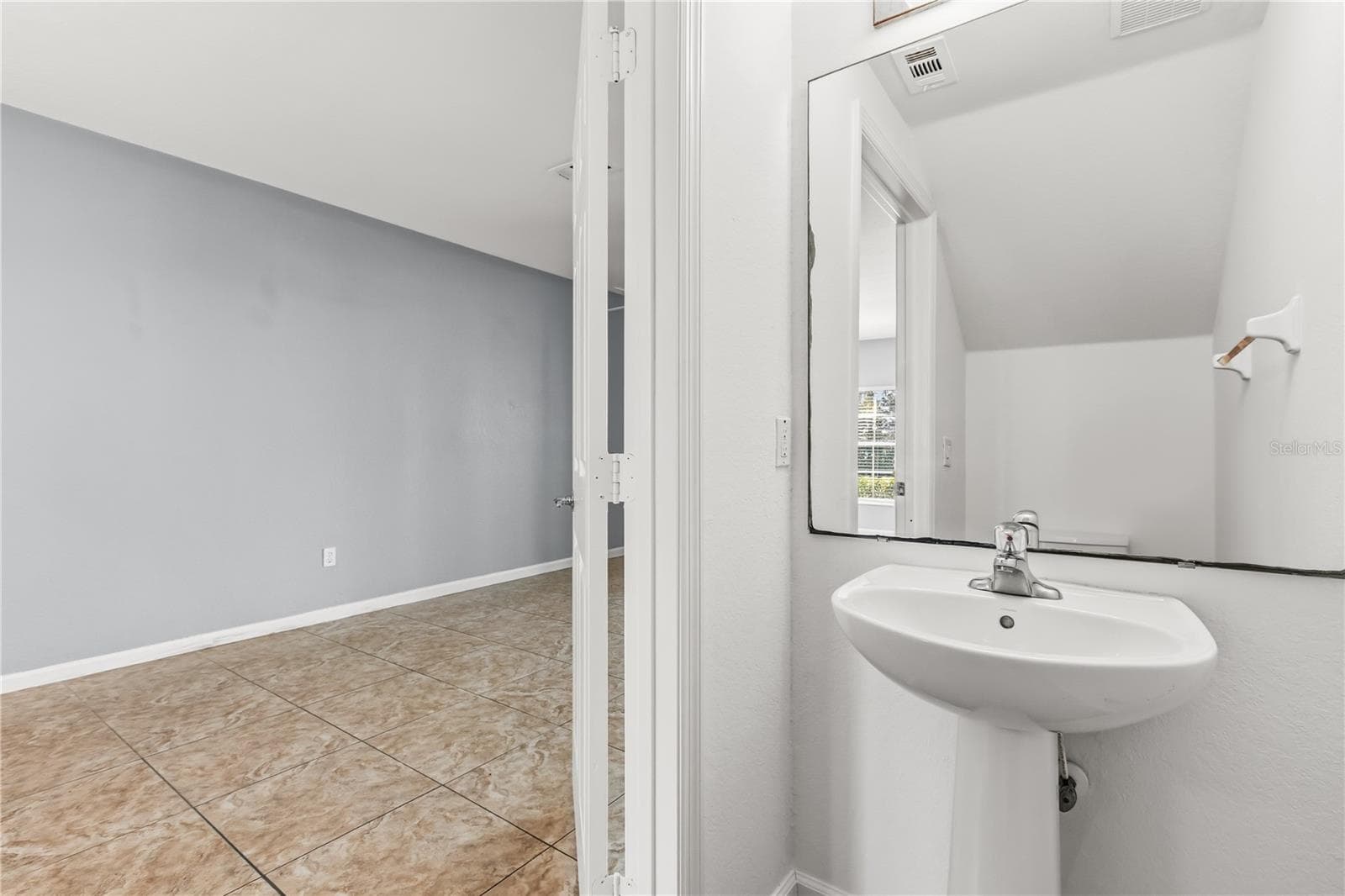 Guest half bath on the main floor. - 1450 STOCKTON DR, SANFORD