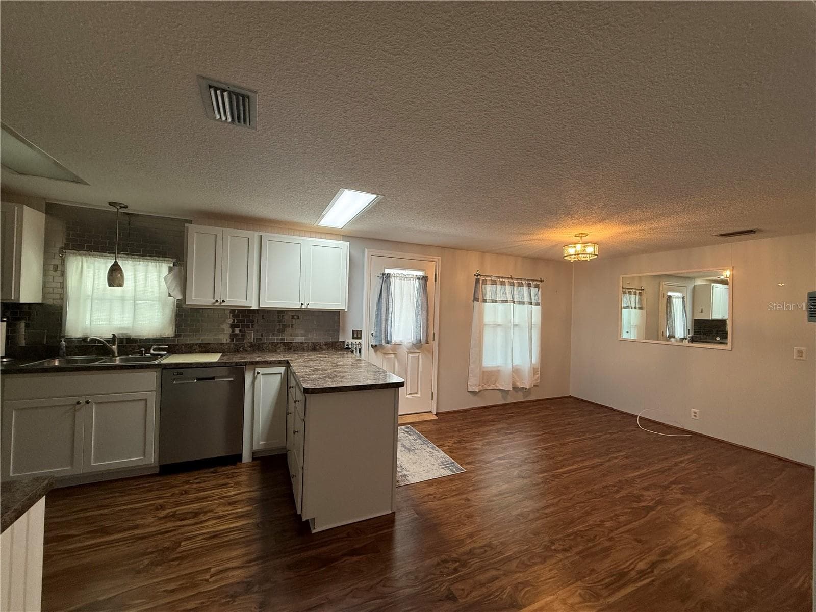Manufactured Home at 17 N BOBWHITE RD, WILDWOOD, photo 3 of 42