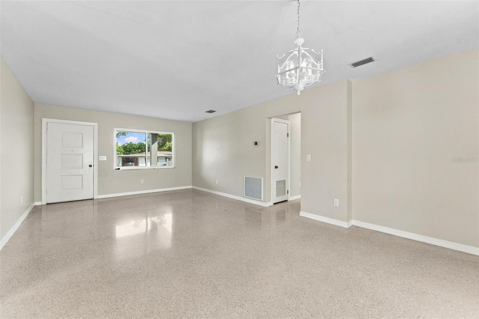 Single Family Residence at 2116 W MINNEHAHA ST, TAMPA, photo 6 of 46