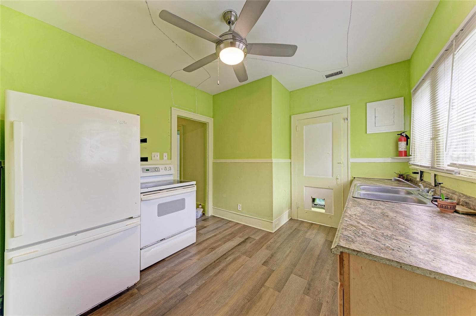 Single Family Residence at 1005 16TH AVE S, ST PETERSBURG, photo 19 of 54