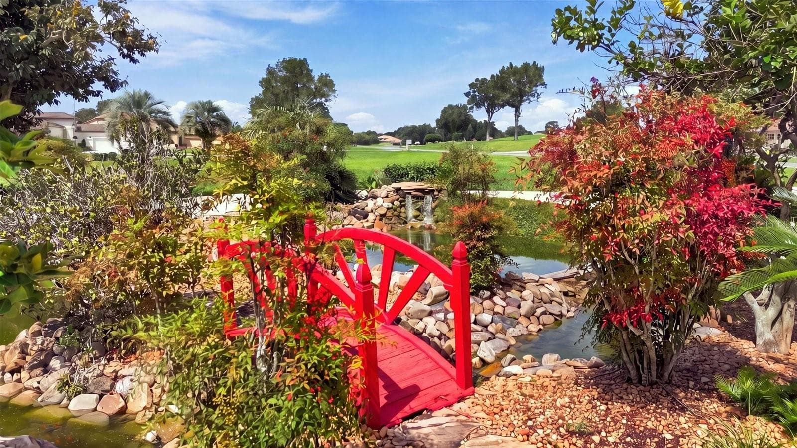 Walking Bridge, Koi Pond, Waterfall - 546 W FENWAY DR, HERNANDO