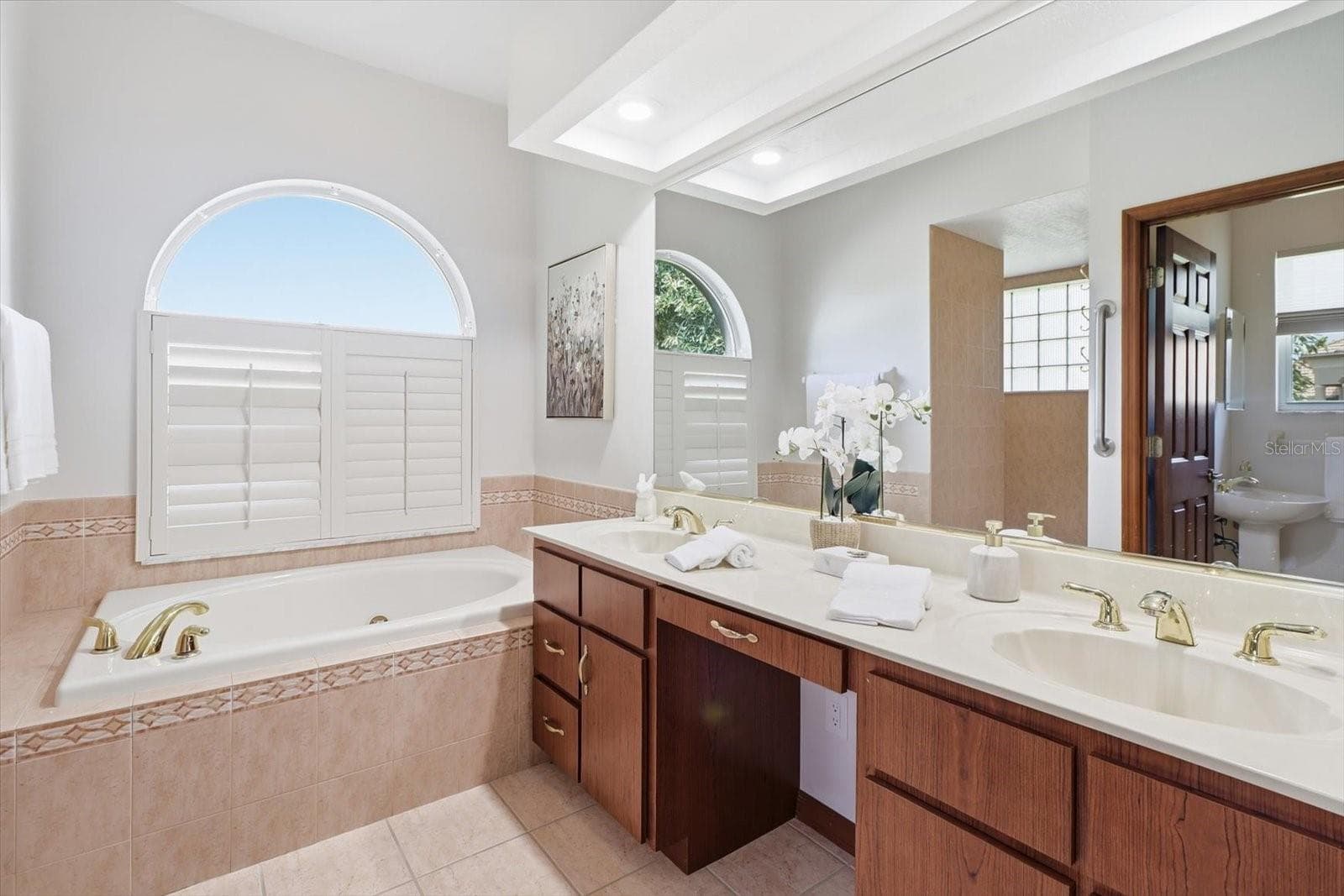 Master Bathroom - 546 W FENWAY DR, HERNANDO