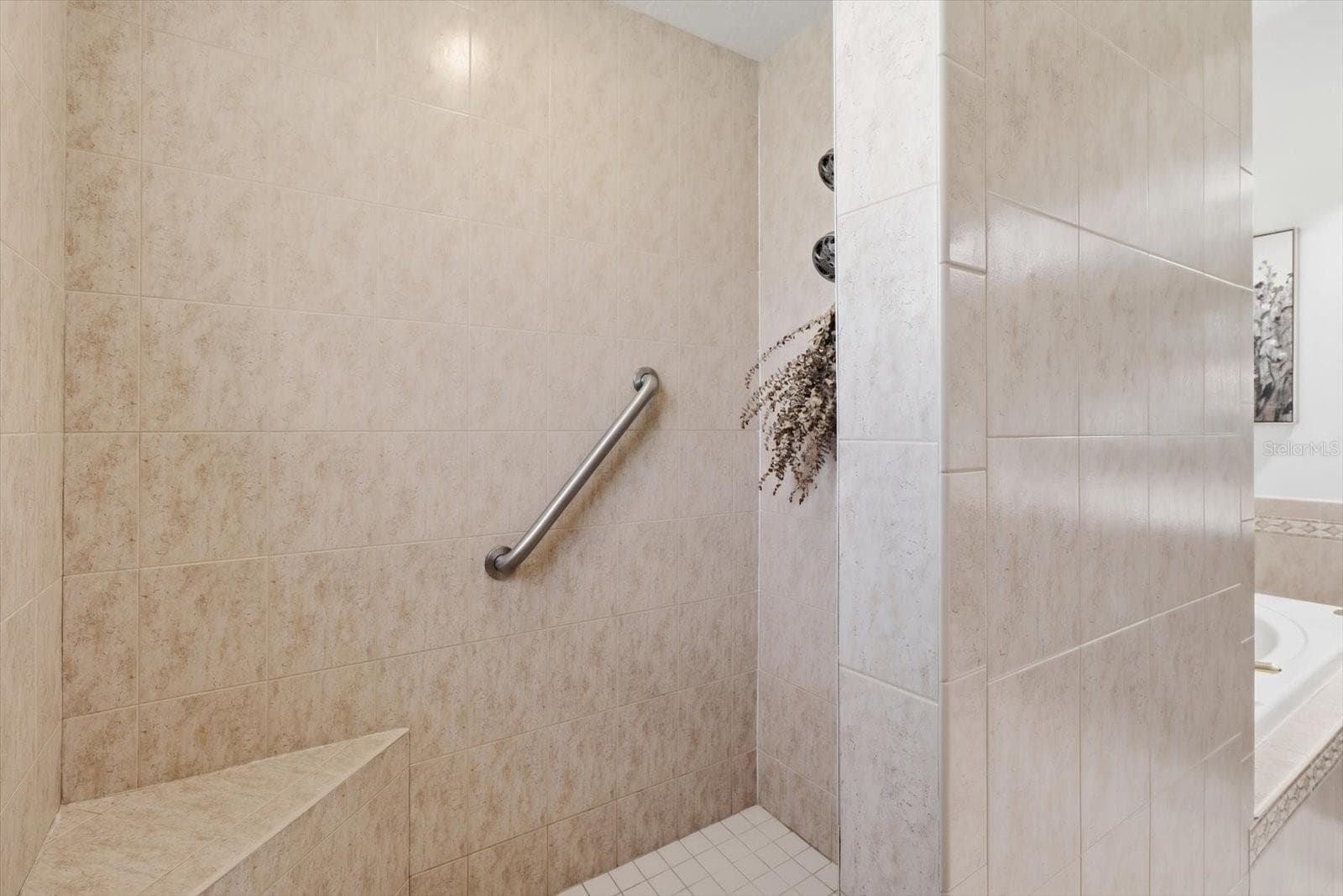 Master Bathroom - 546 W FENWAY DR, HERNANDO