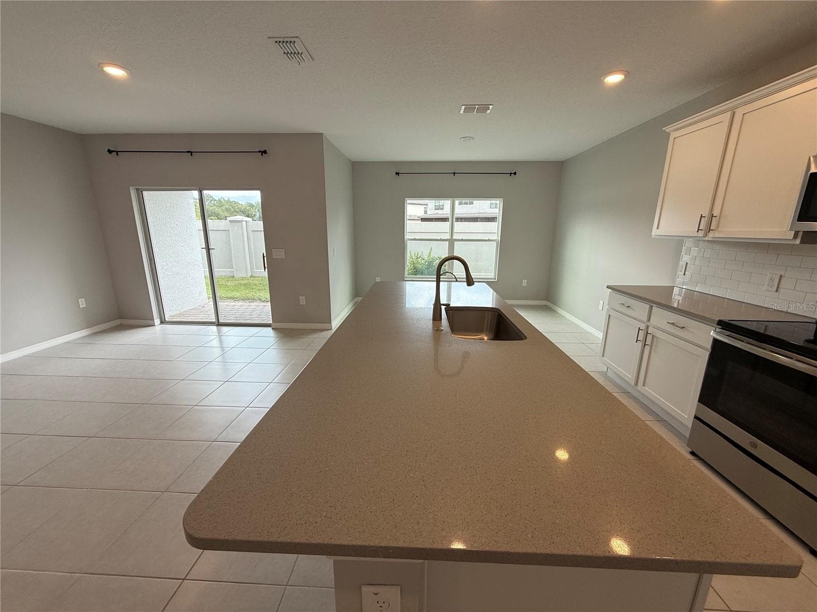 Townhouse at 3363 BELLEZZA CT, KISSIMMEE, photo 7 of 37