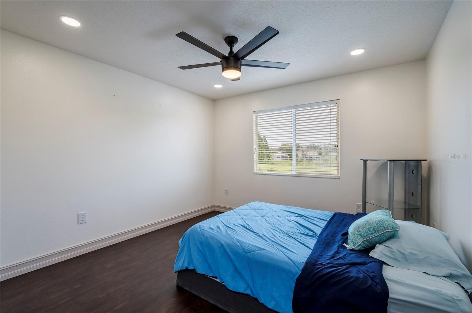 Single Family Residence at 18182 SANDY POINTE DR, TAMPA, photo 32 of 57