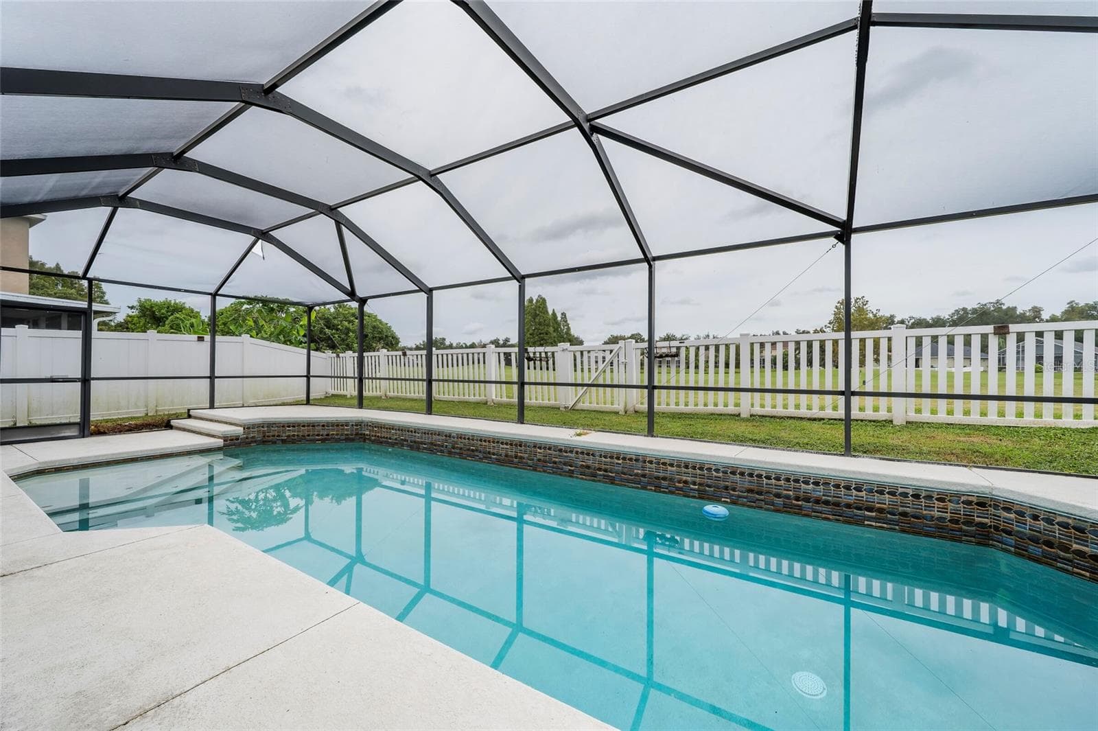 Single Family Residence at 18182 SANDY POINTE DR, TAMPA, photo 47 of 57